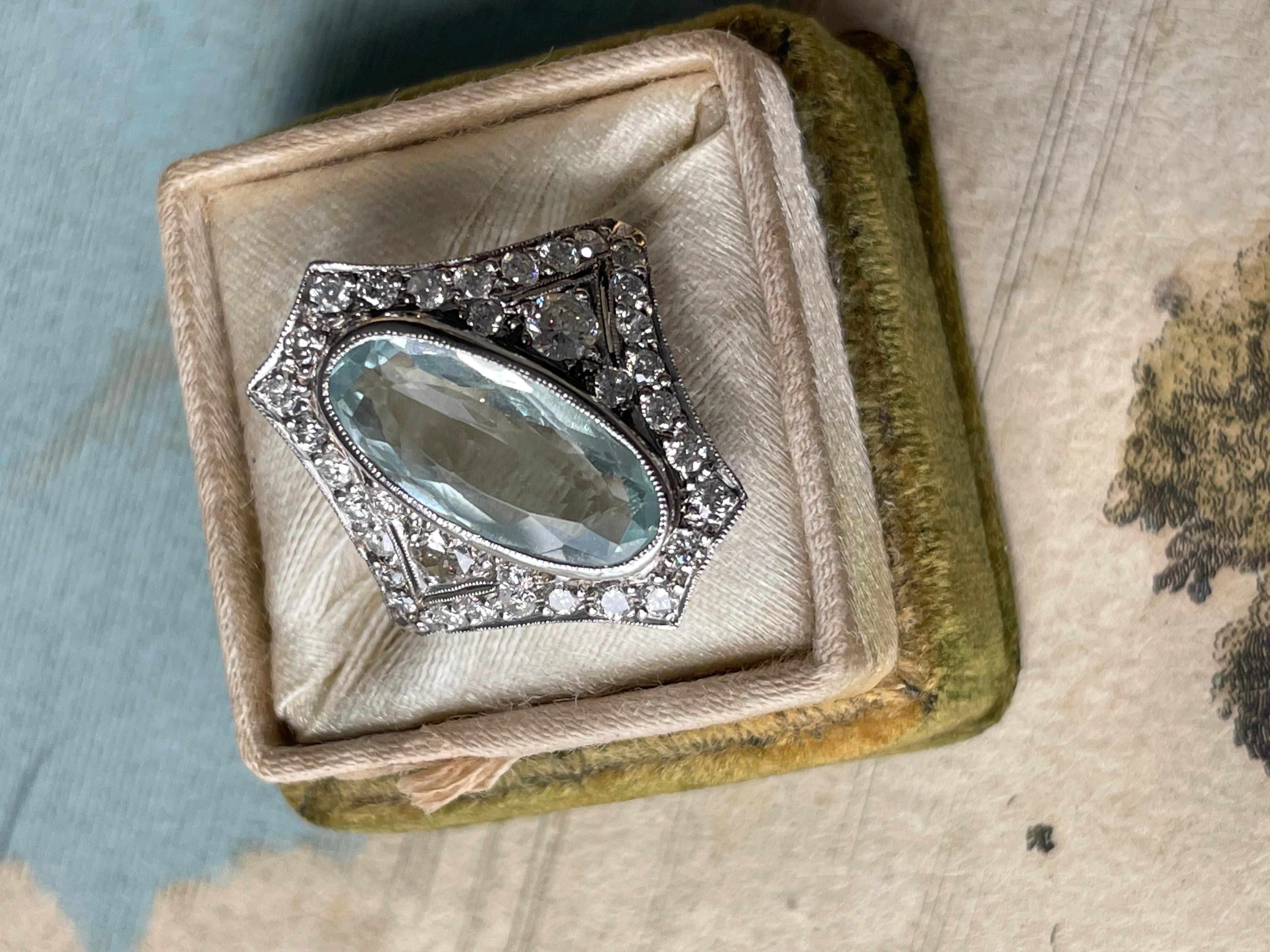 Art-Déco-Ring mit Aquamarin und Diamant (Brillantschliff) im Angebot
