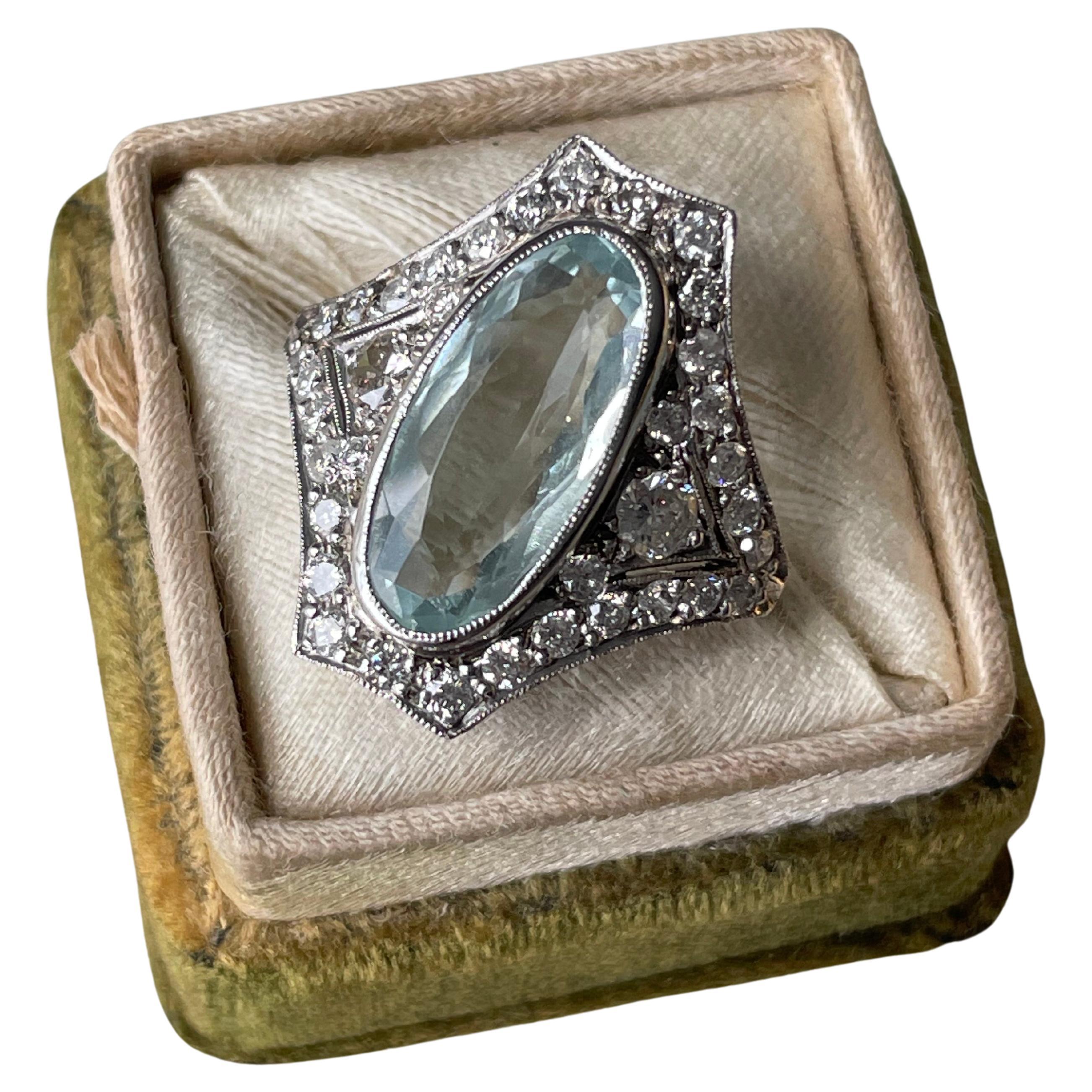 Art-Déco-Ring mit Aquamarin und Diamant
