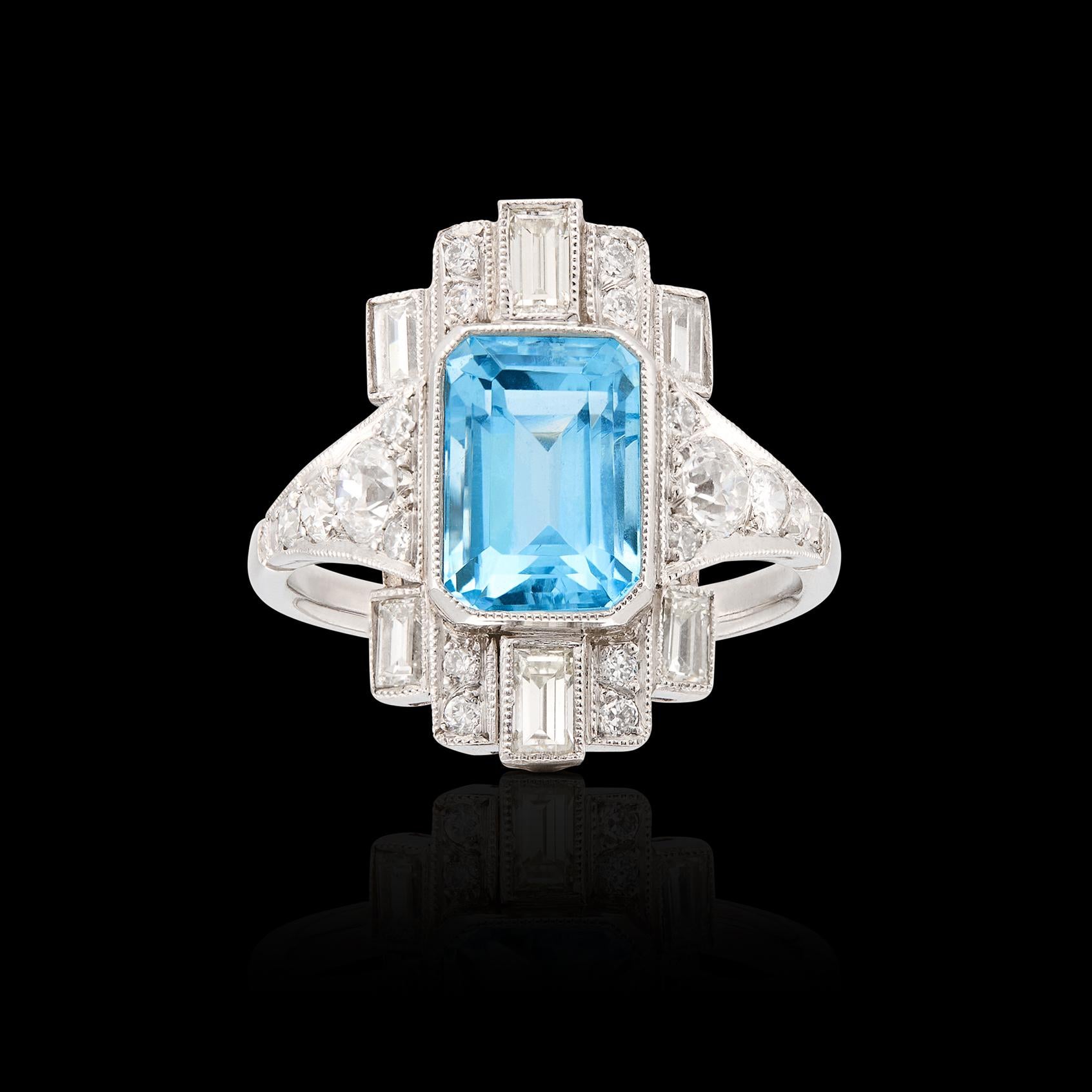 Taille émeraude Bague aigue-marine et diamant de style Art déco en vente