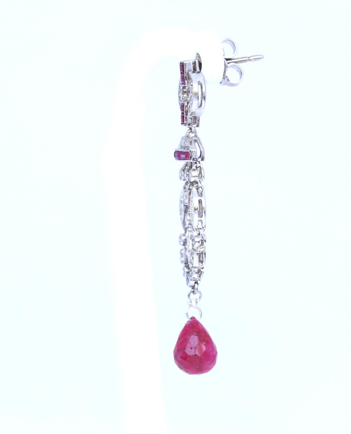 Boîte pour boucles d'oreilles de style Art déco, rubis, rubis et diamants baguettes, 1970 en vente 2