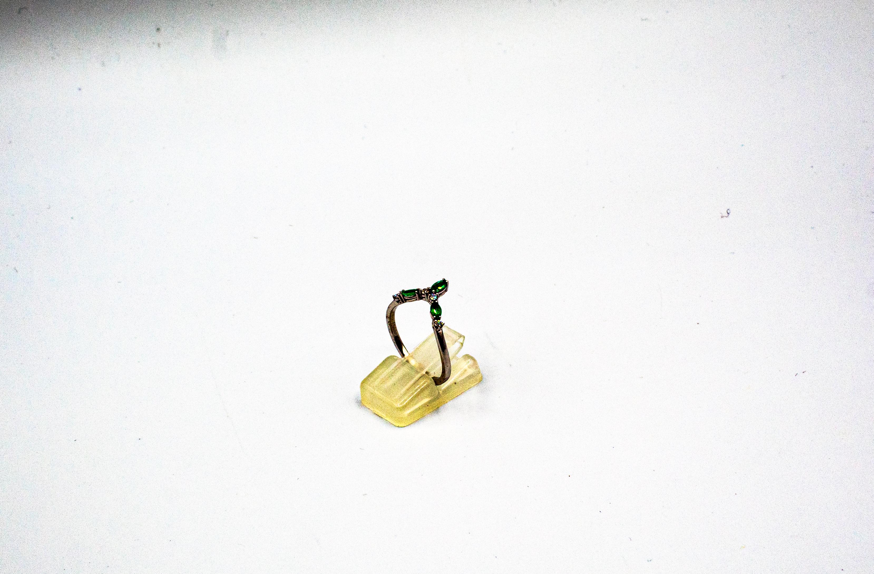 Bague de cocktail en or blanc de style Art déco avec émeraude taille baguette et diamant blanc Neuf - En vente à Naples, IT