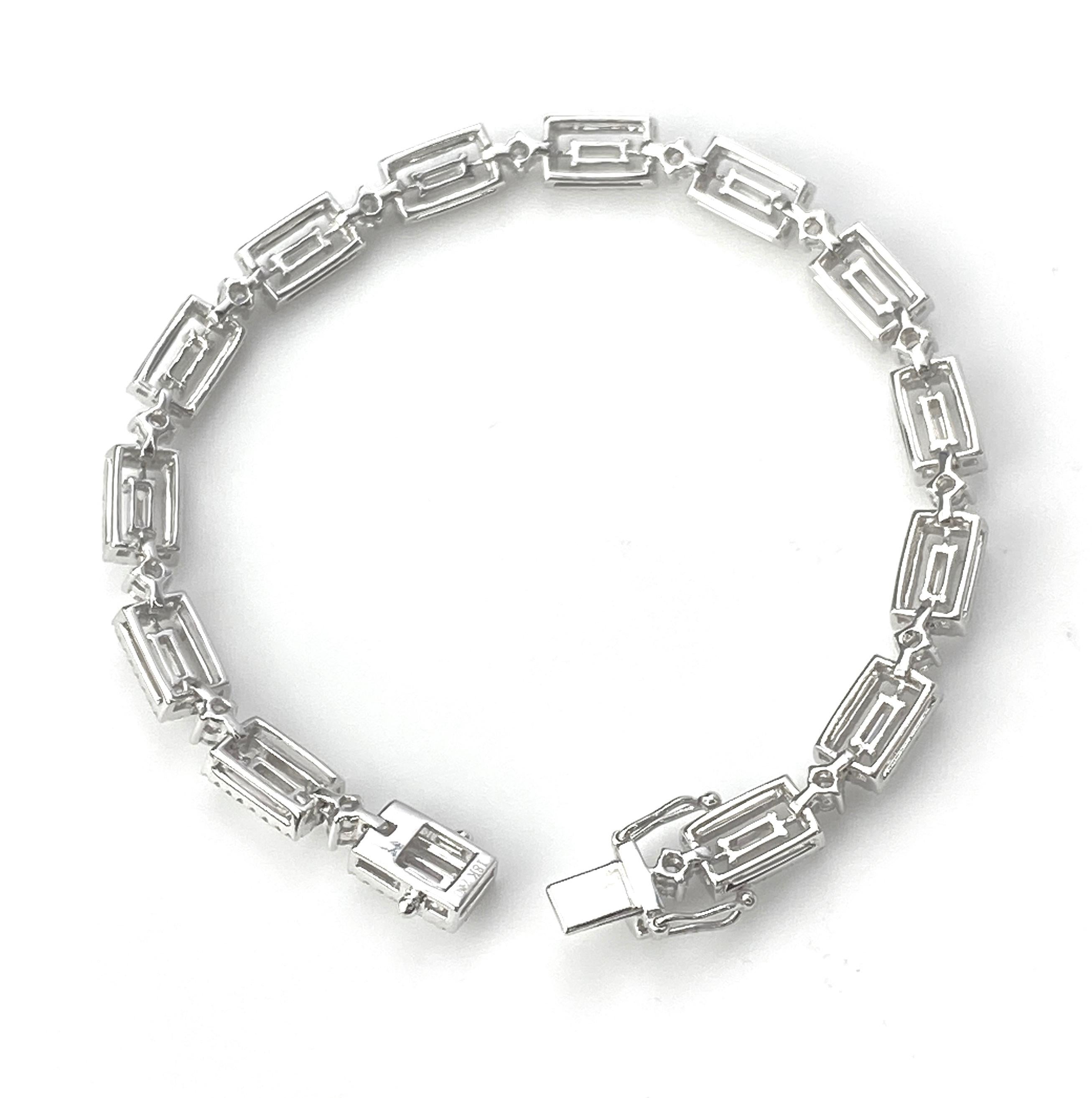 Art Deco Style Baguette Diamond White Gold Bracelet with Round Diamond Details In New Condition For Sale In Toronto, Ontario