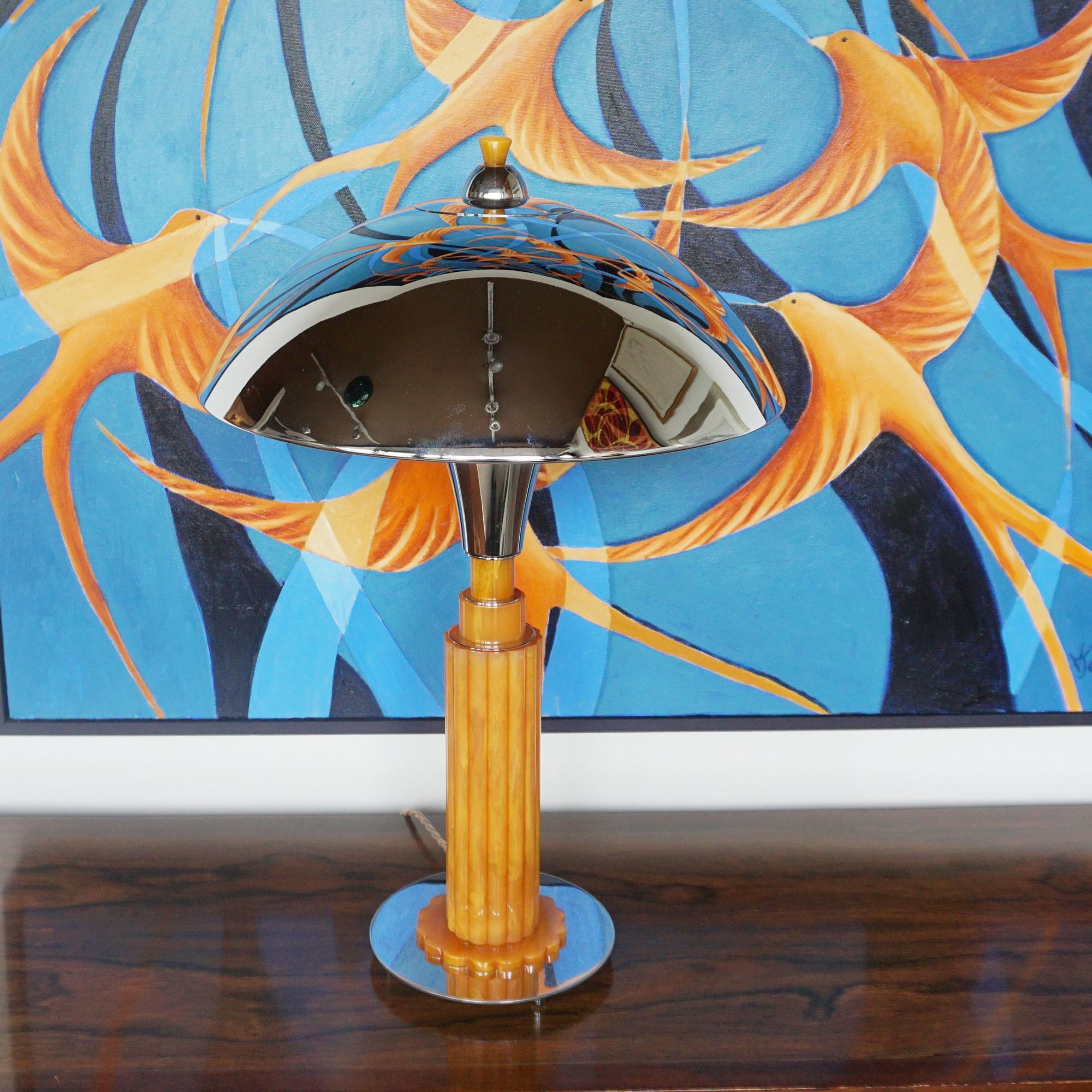 Kuppellampe im Art Deco Stil aus Bakelit und verchromtem Metall (Art déco) im Angebot