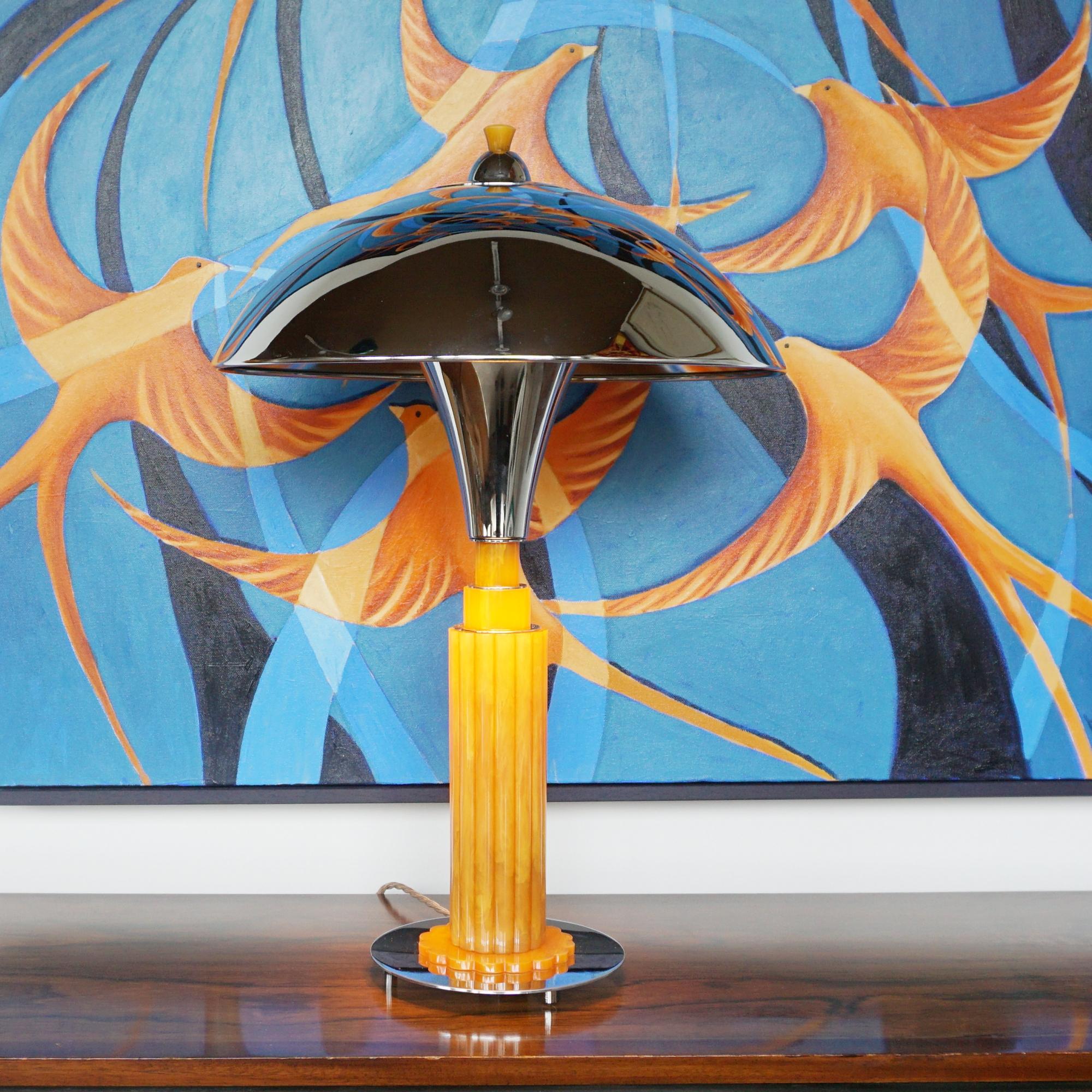 Kuppellampe im Art Deco Stil aus Bakelit und verchromtem Metall (Chrom) im Angebot