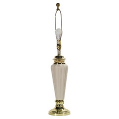 Art Deco Stil Baluster Urn Tischlampe, Off-White Keramik & Messing