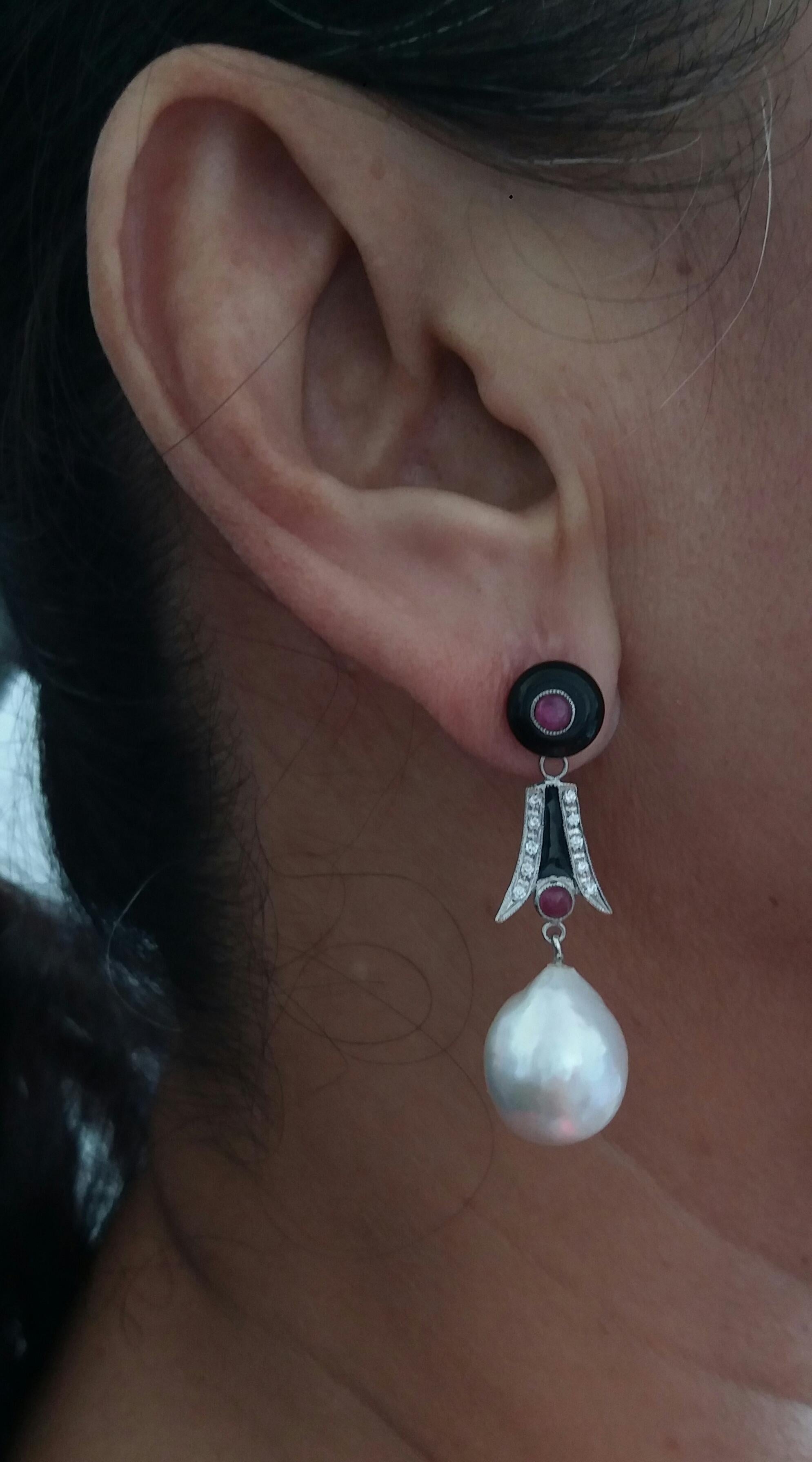 Orecchini barocchi in stile Art Deco con perle, oro e diamanti, rubino e smalto nero Onix in vendita 5