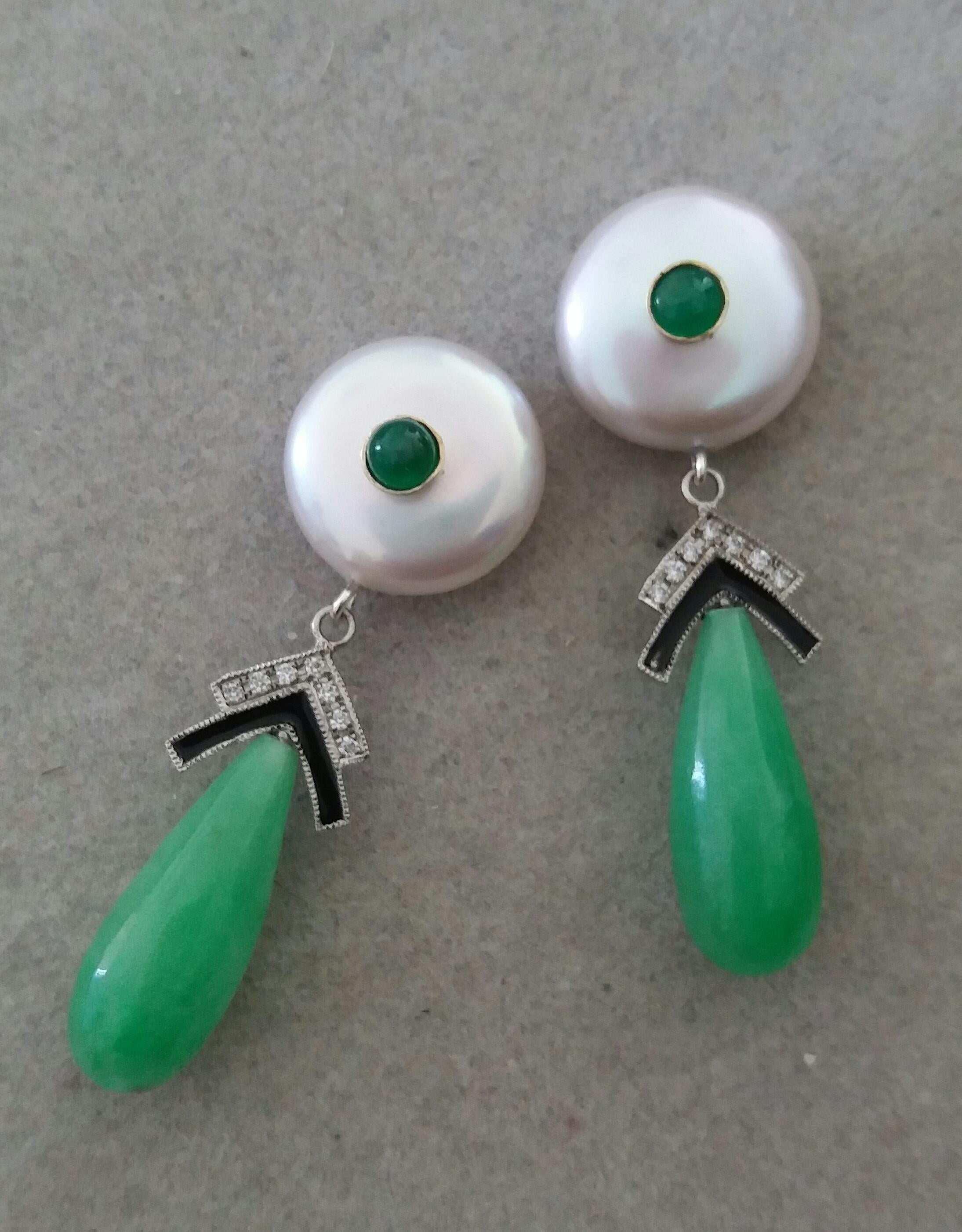 Art Deco Stil Barock Perlen Gold Smaragde Diamanten Emaille Jade Tropfen-Ohrringe (Art déco) im Angebot