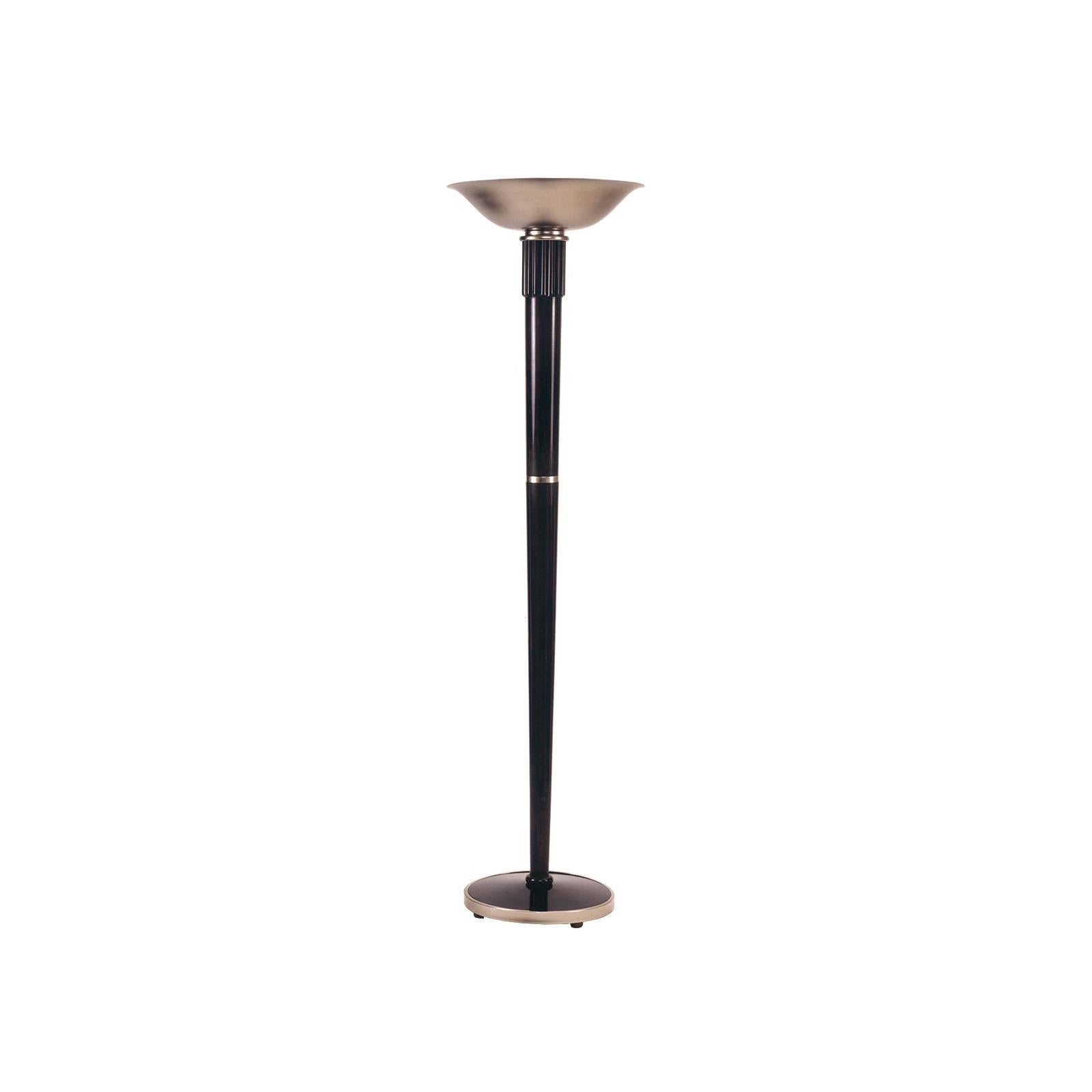 Lámpara de pie muy elegante con tija de madera y pantalla de latón. La madera puede teñirse de cualquier color, y la parte de latón también puede tener distintas superficies.

 La mayoría de los componentes cumplen la normativa UL. Con un cargo