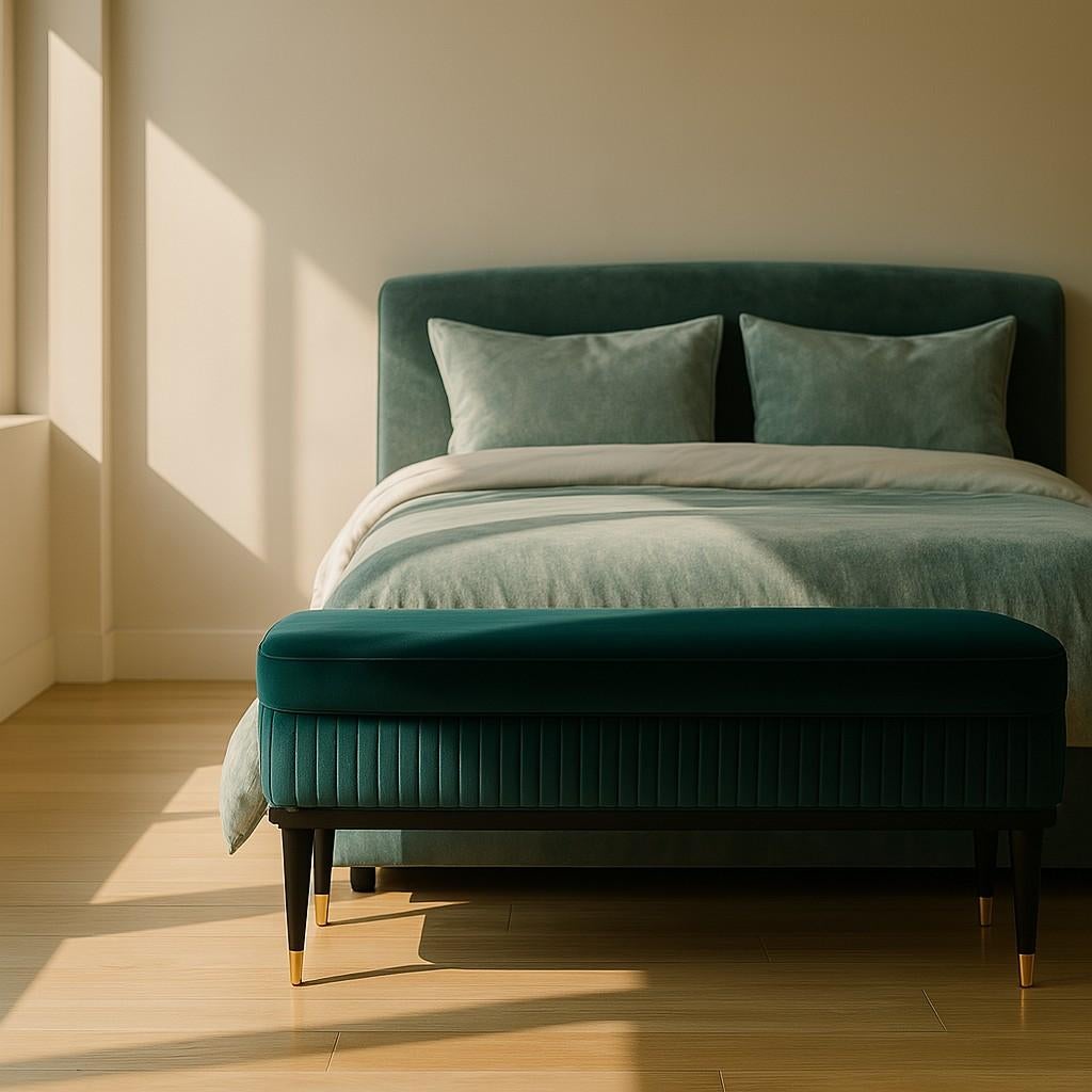 Bank im Art-Déco-Stil mit zweifarbigem Design aus Samt und lackiertem Holz (Moderne) im Angebot
