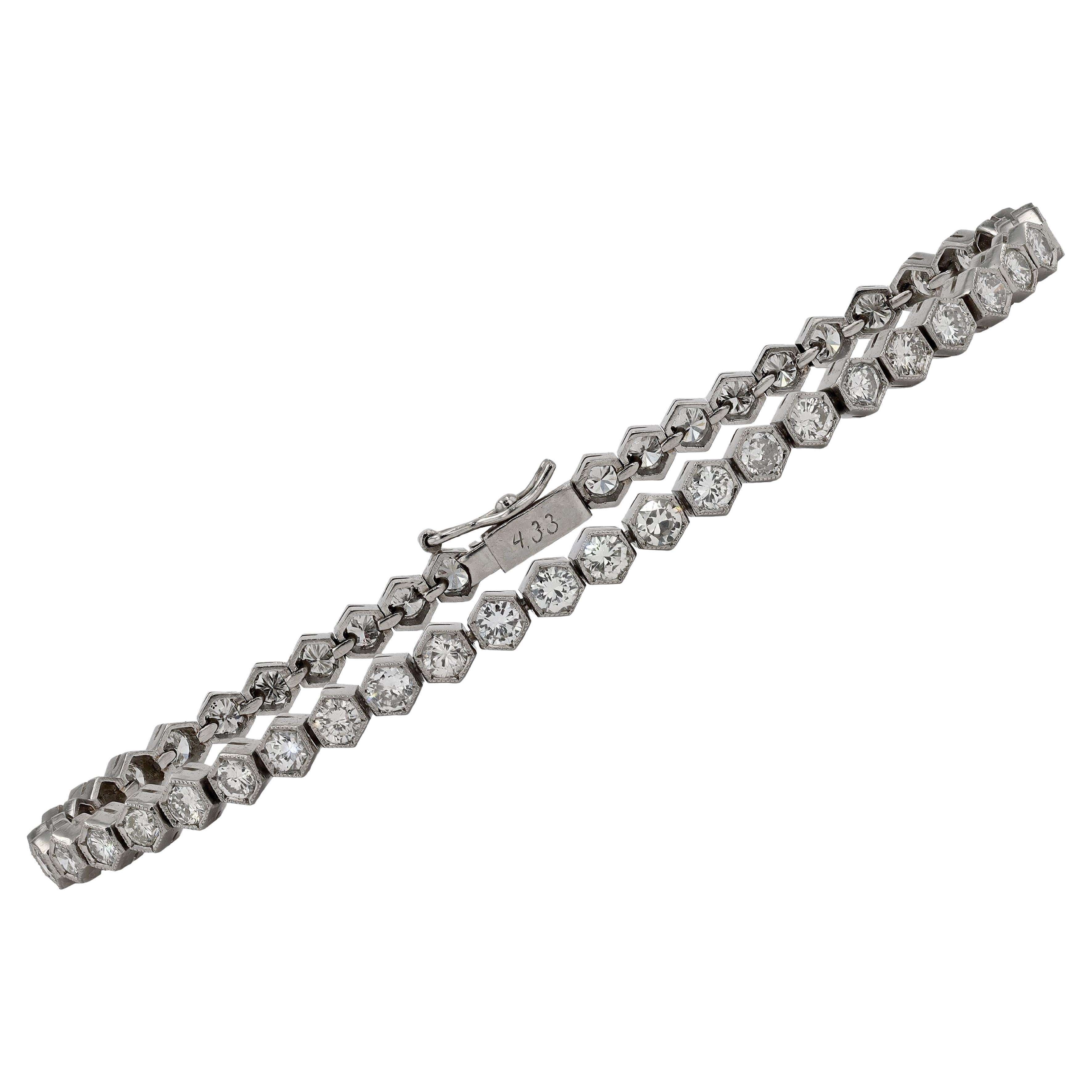 Bracelet tennis de style Art déco avec diamants de 4 carats sertis sur le chaton en vente