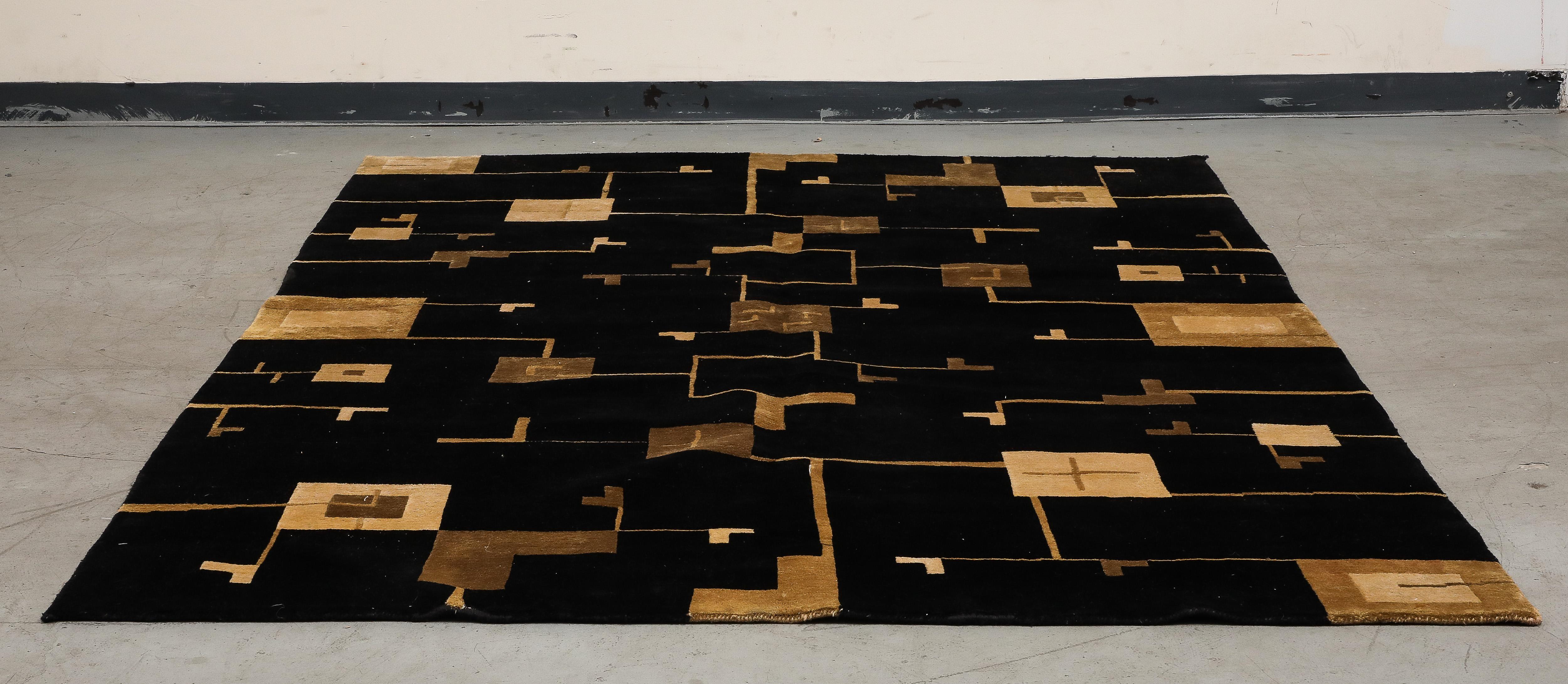 Art Deco Style Black and Gold Hand Woven Wool Rug circa 2000 In Good Condition For Sale In Chicago, IL