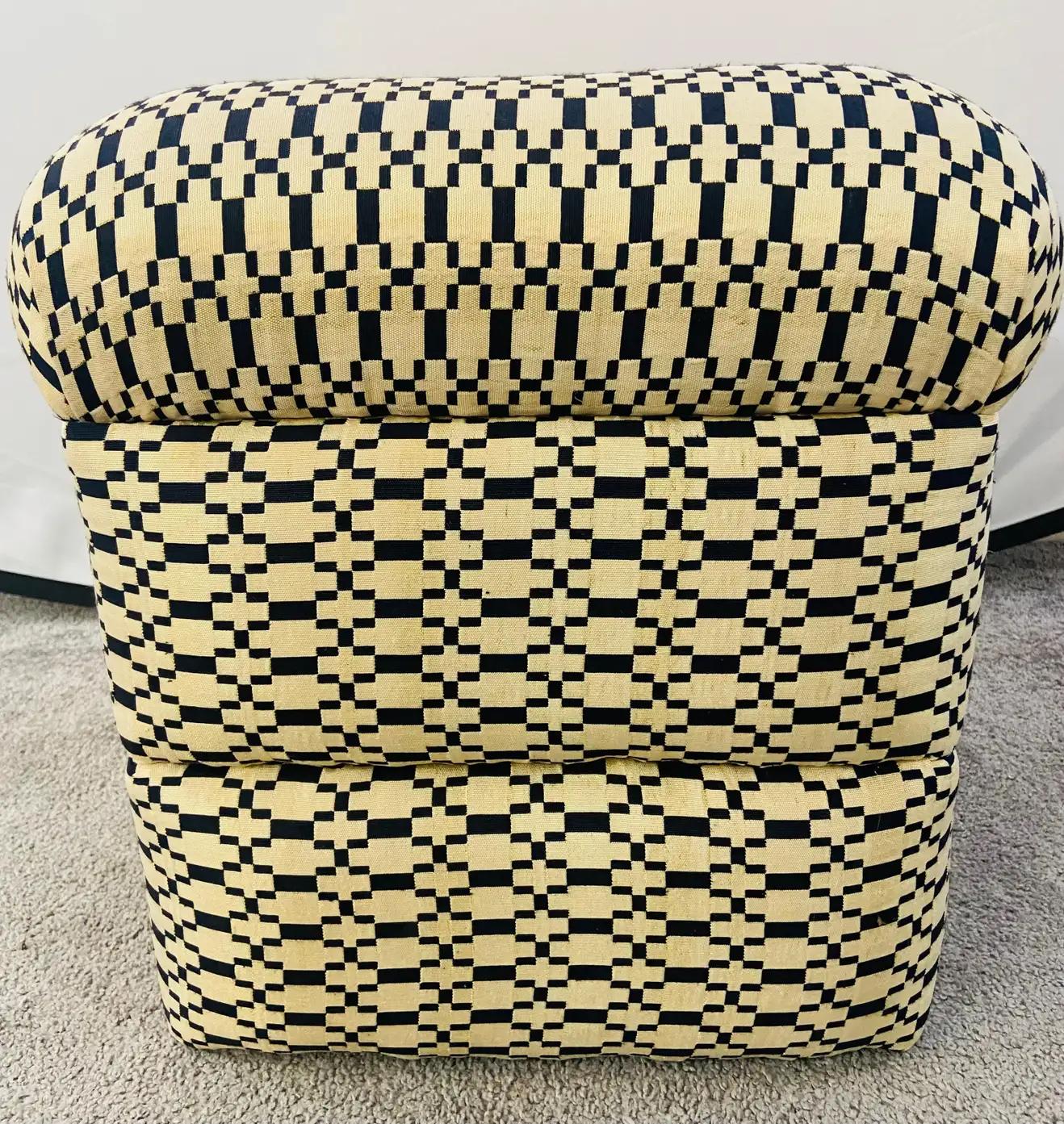 Pouf ou tabouret cubique de style Art Déco en noir et blanc, paire compatible en vente 6