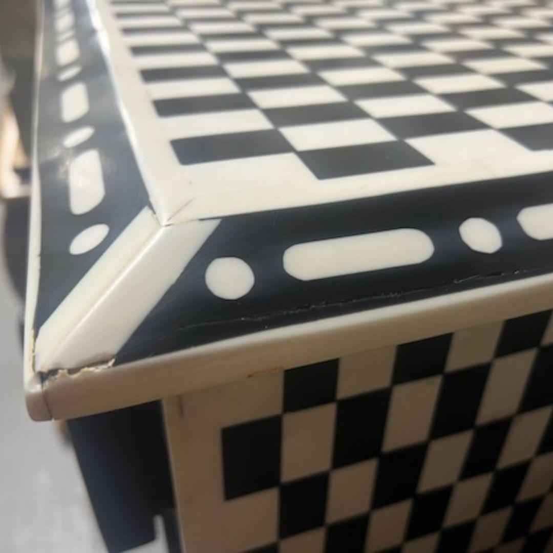 Comò, cassettone o commode a scacchi bianchi e neri in stile Art Déco in vendita 14