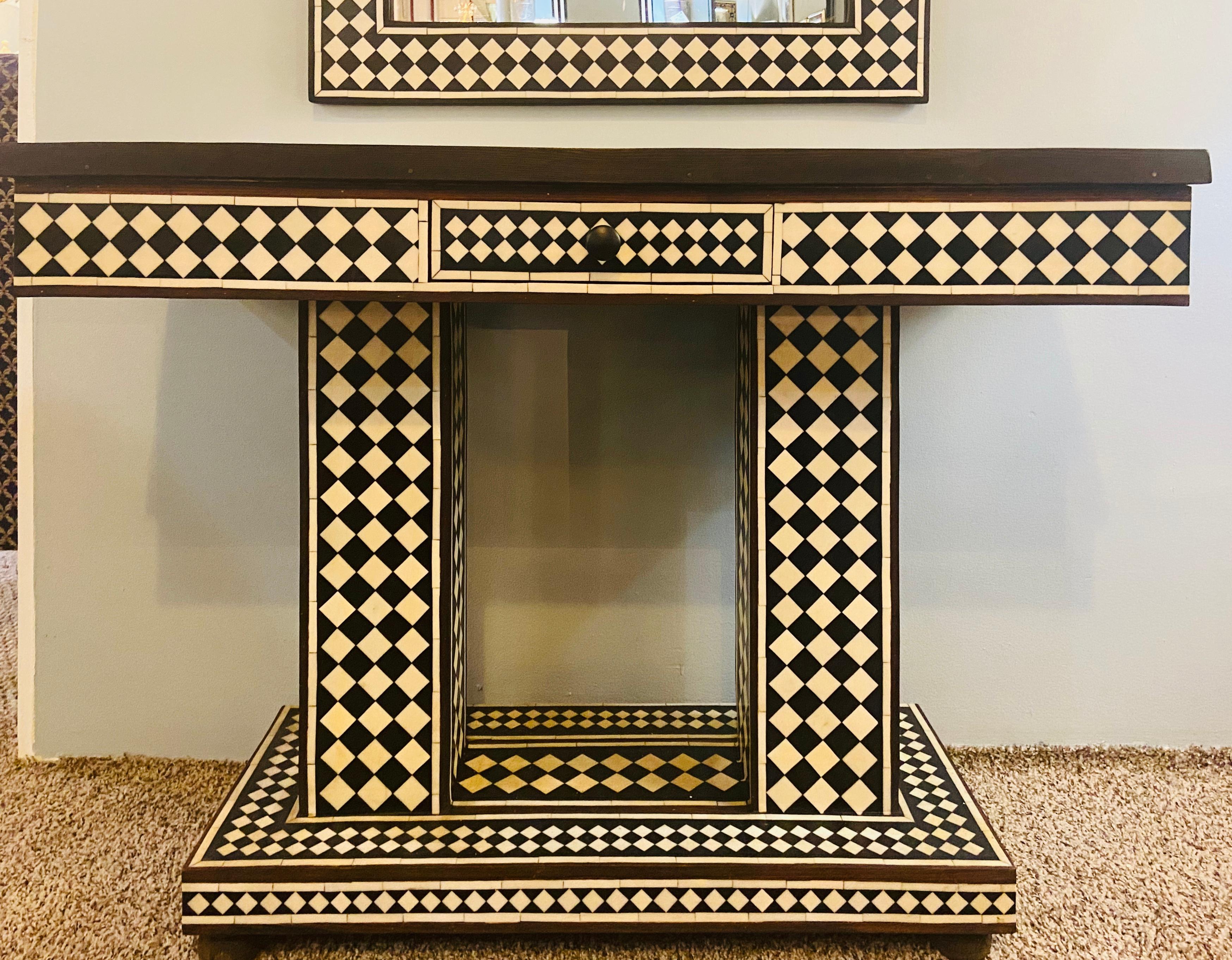 Art Deco Style Black and White Console Table and Mirror in Diamond Pattern In Good Condition In Plainview, NY