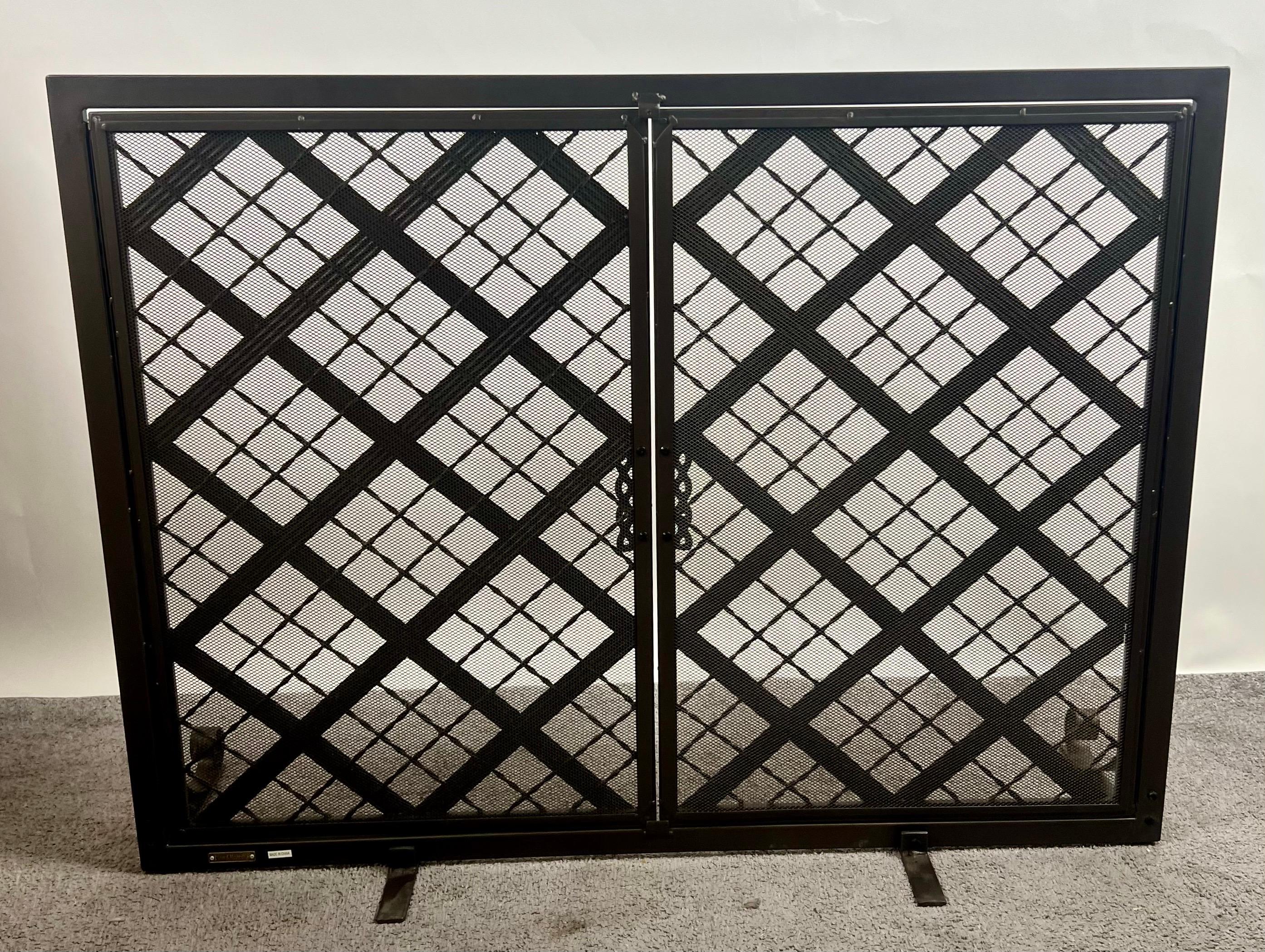 Art Deco Style Black & Bronzed Metal Two-Door & Diamond Design Fireplace Screen For Sale 10