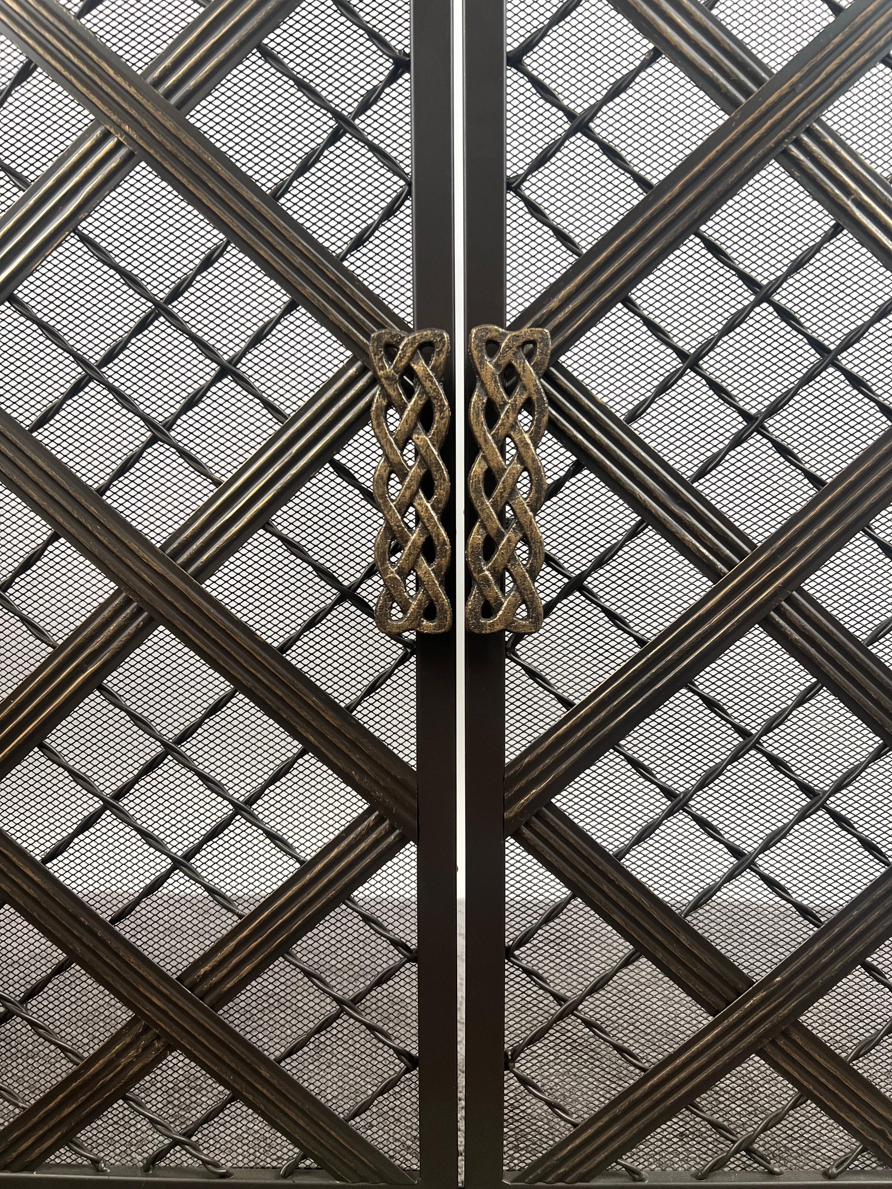 Art Deco Style Black & Bronzed Metal Two-Door & Diamond Design Fireplace Screen For Sale 2