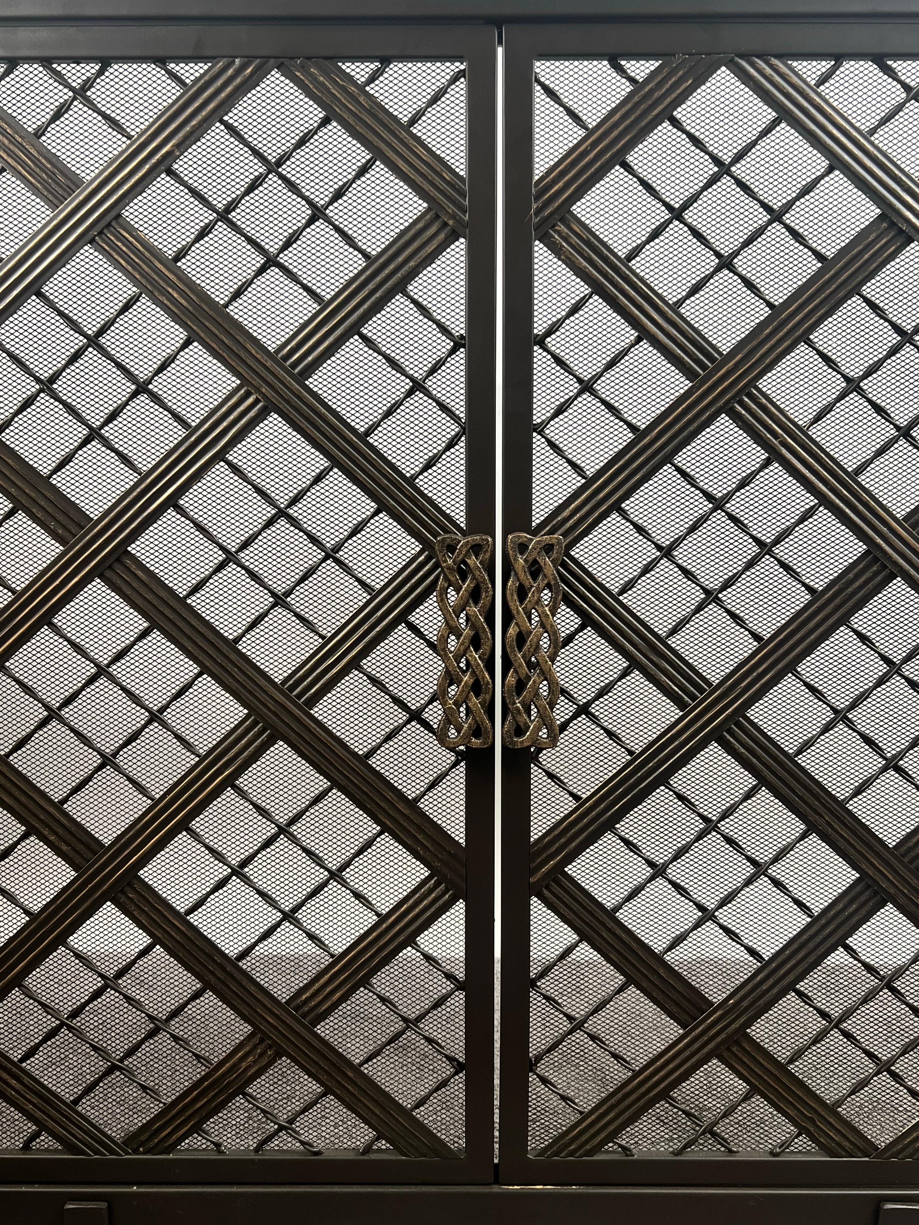 Art Deco Style Black & Bronzed Metal Two-Door & Diamond Design Fireplace Screen For Sale 3