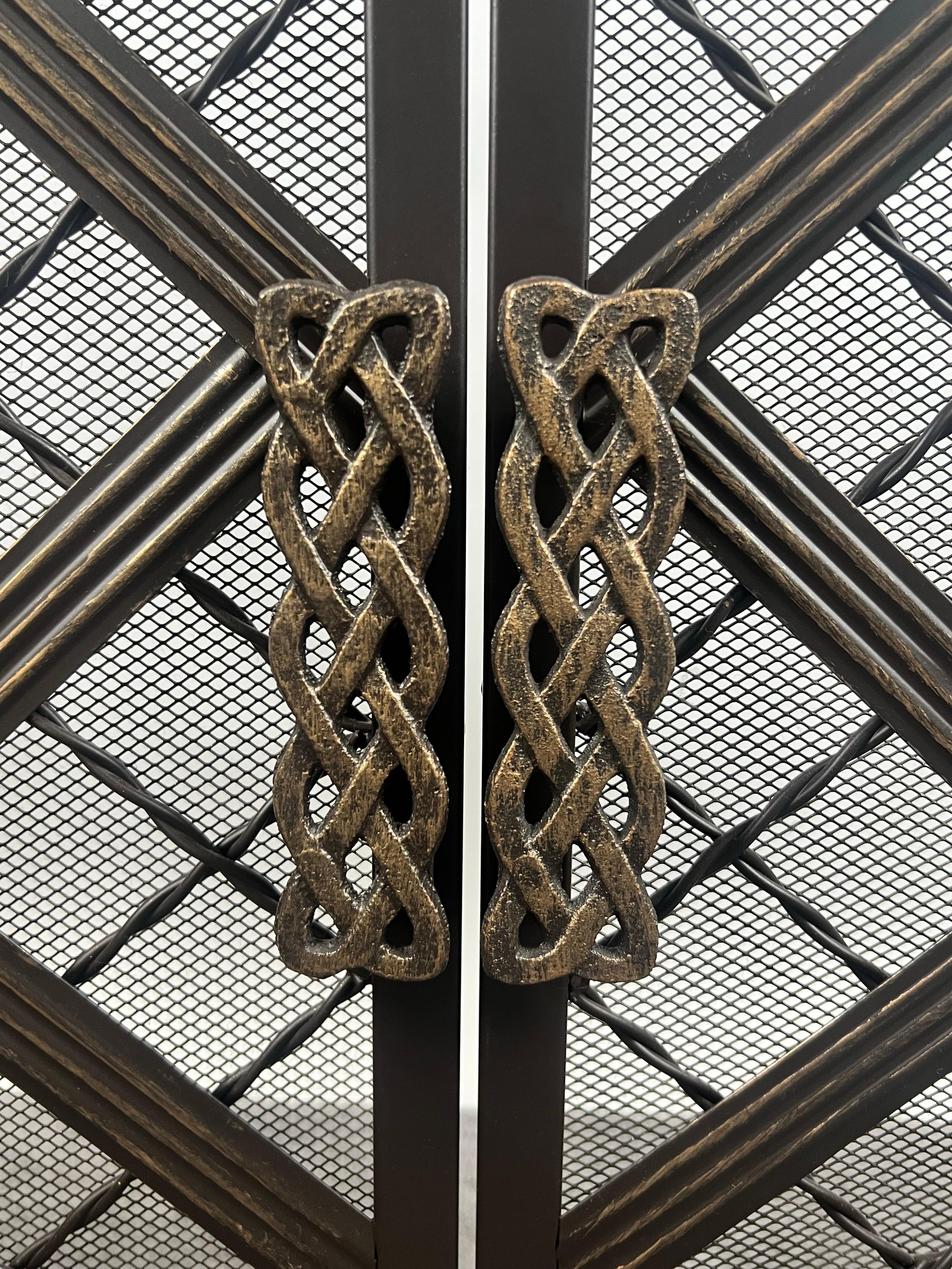 Art Deco Style Black & Bronzed Metal Two-Door & Diamond Design Fireplace Screen For Sale 5