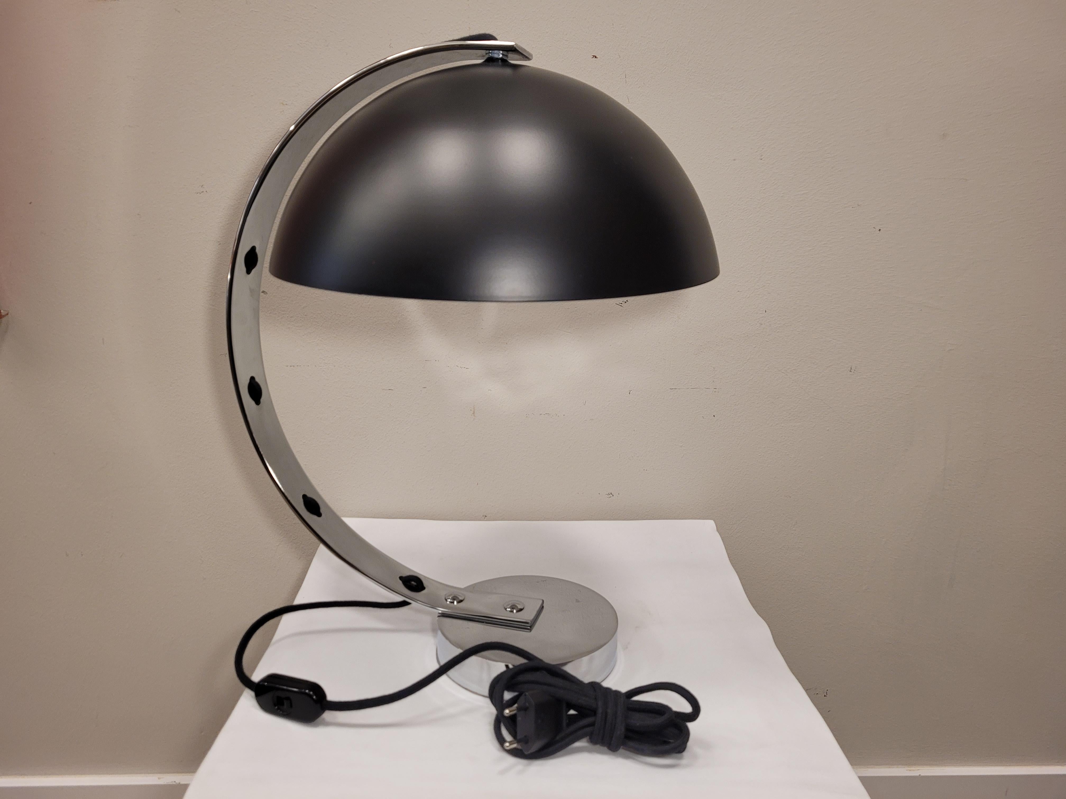 Art Deco Style Black Table Lamp, England Desk Lamp, Aluminum, Steel For Sale 4