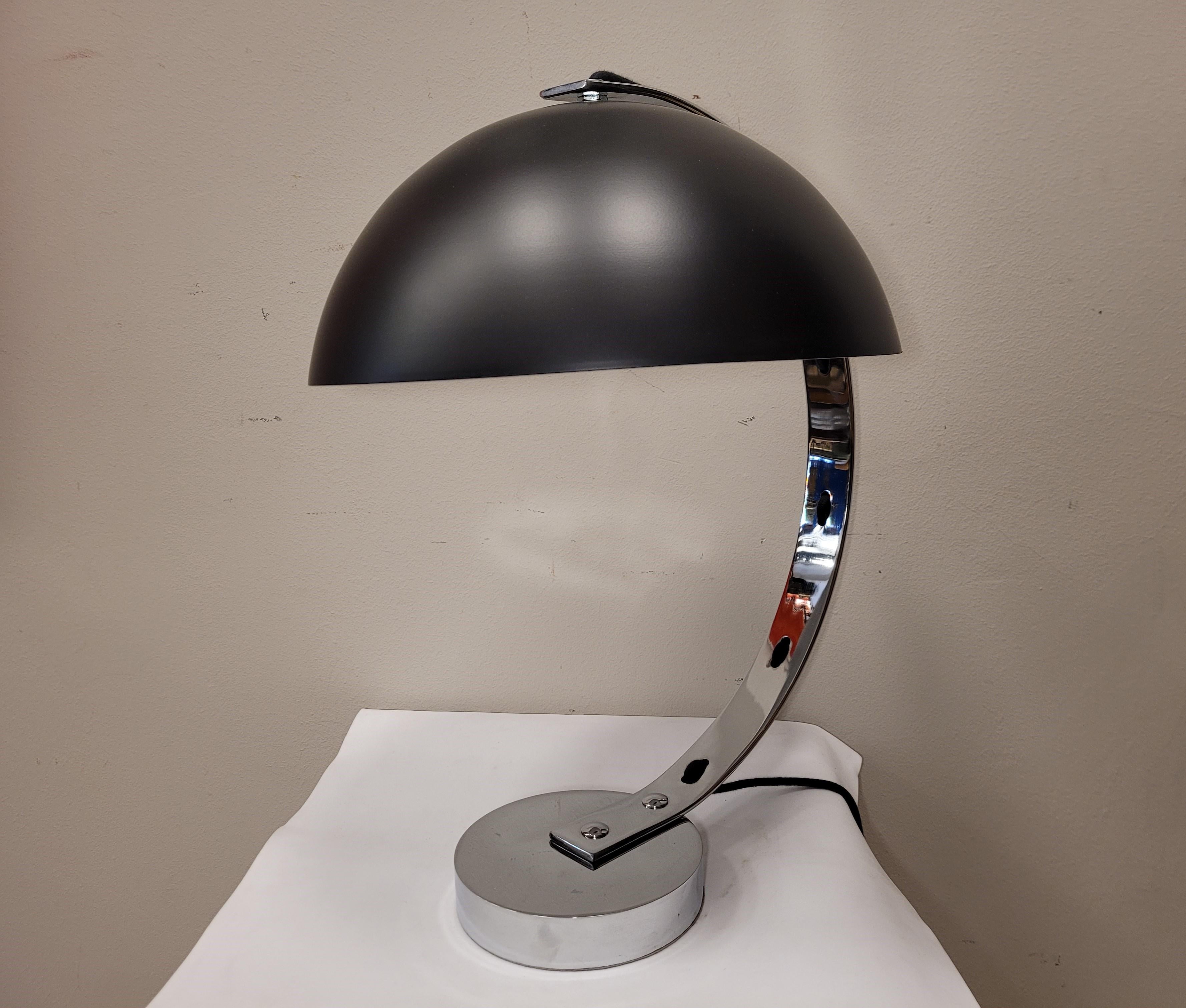 Fait main Lampe de bureau noire de style Art Déco, Angleterre, aluminium, acier en vente
