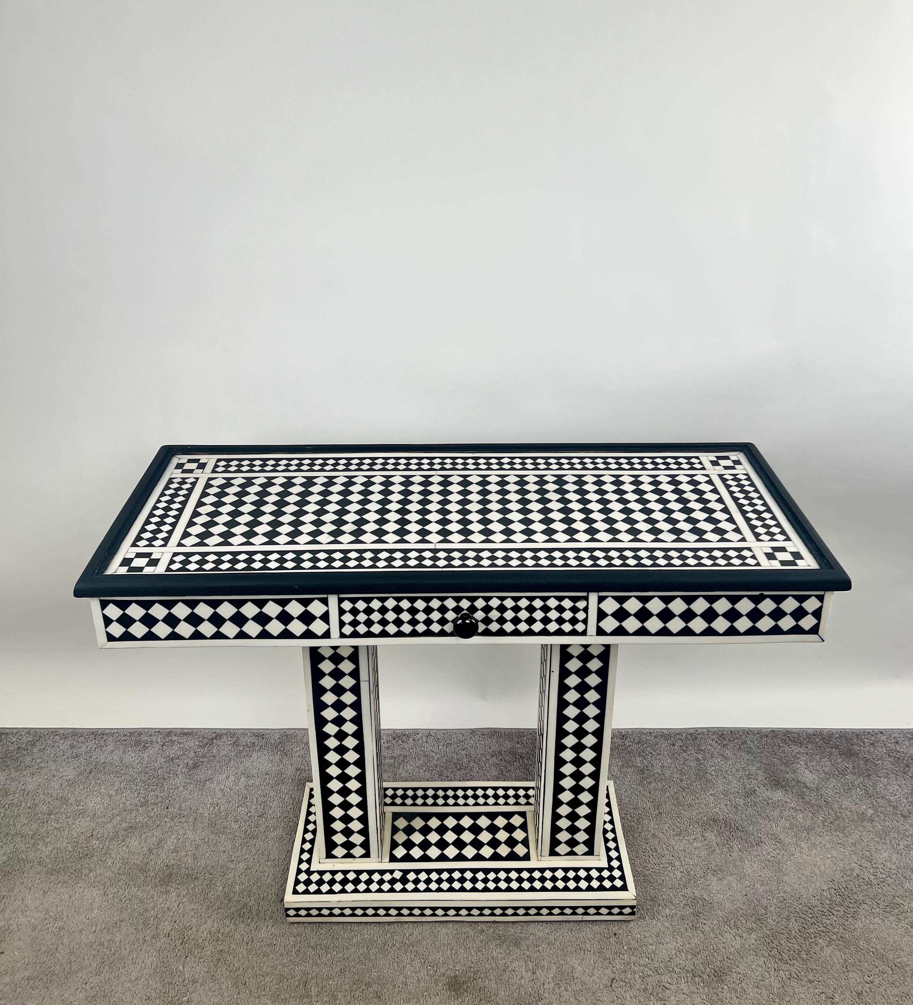 Hand-Carved Art Deco Style Black & White Resin Console Table in Diamond Pattern For Sale