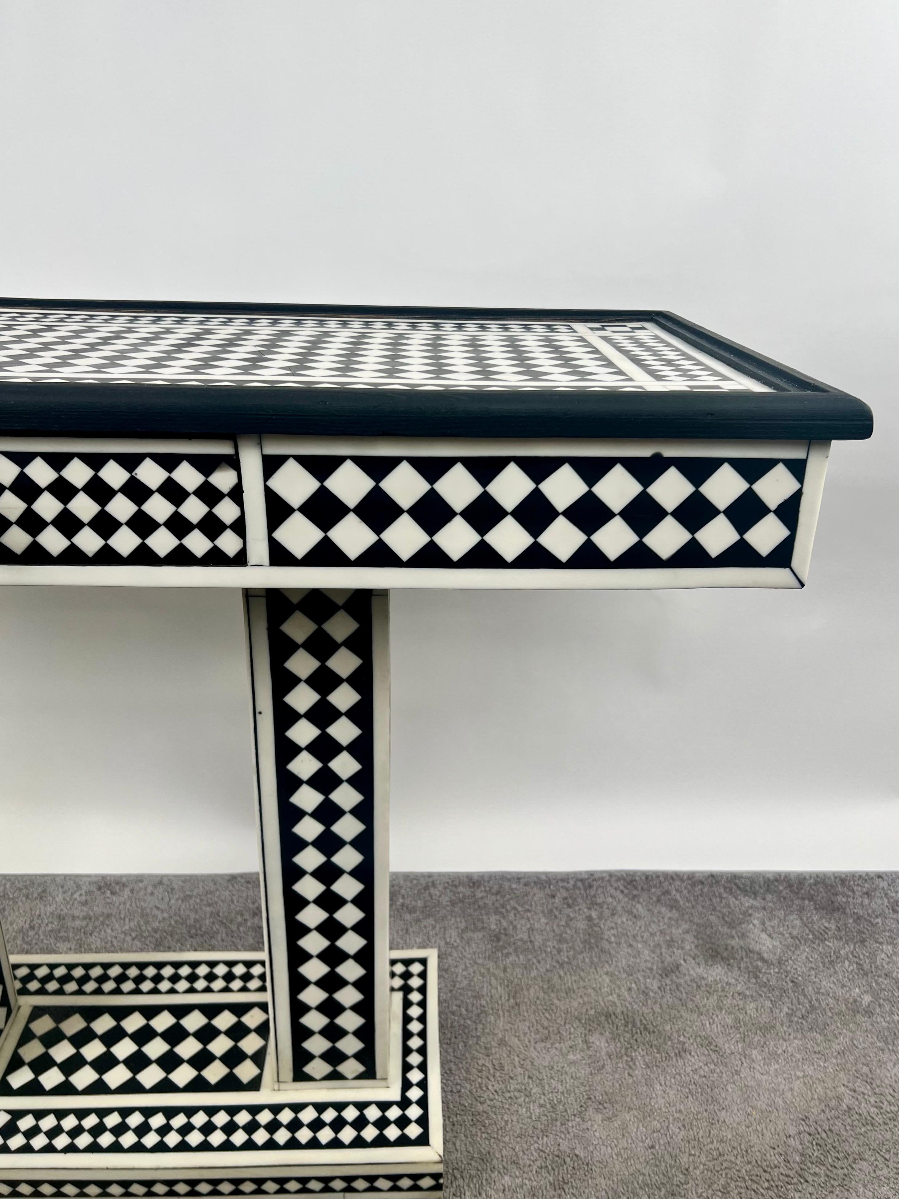 20th Century Art Deco Style Black & White Resin Console Table in Diamond Pattern For Sale