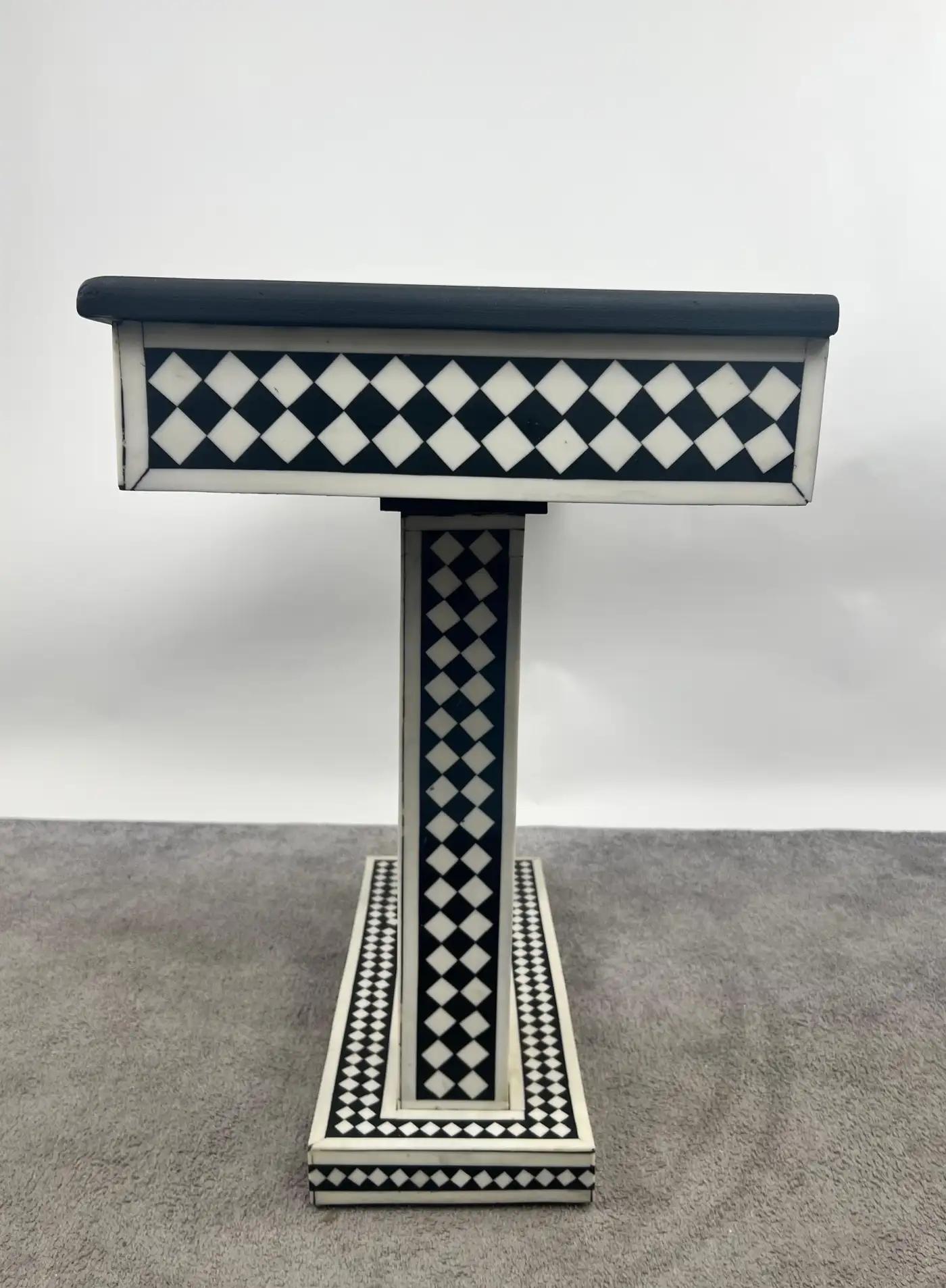 Art Deco Style Black & White Resin in Diamond design Mirror & Console, Set of 2 For Sale 5