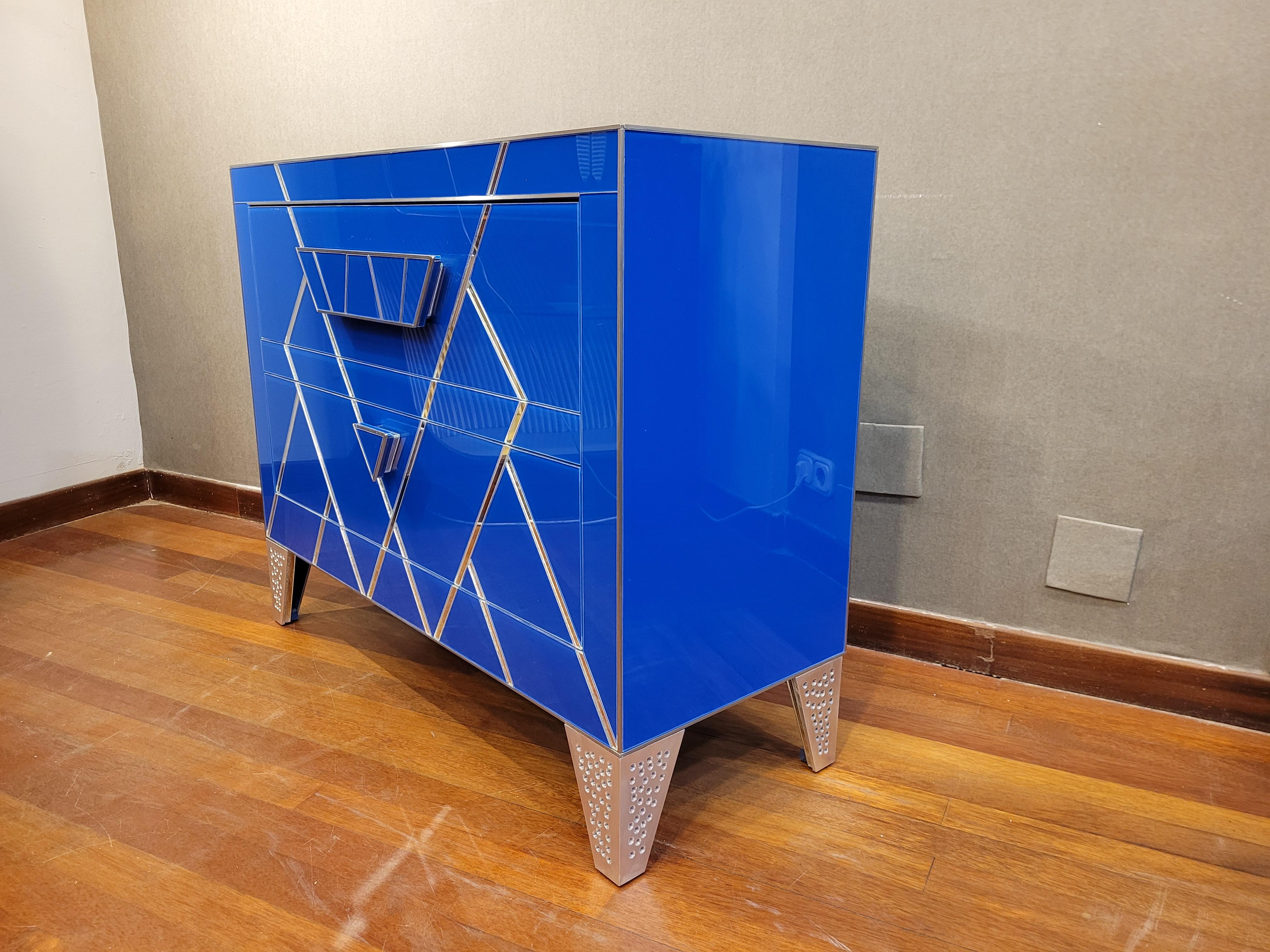 Aluminium Commode italienne de style Art Déco en cristal bleu, coffre à tiroirs en vente