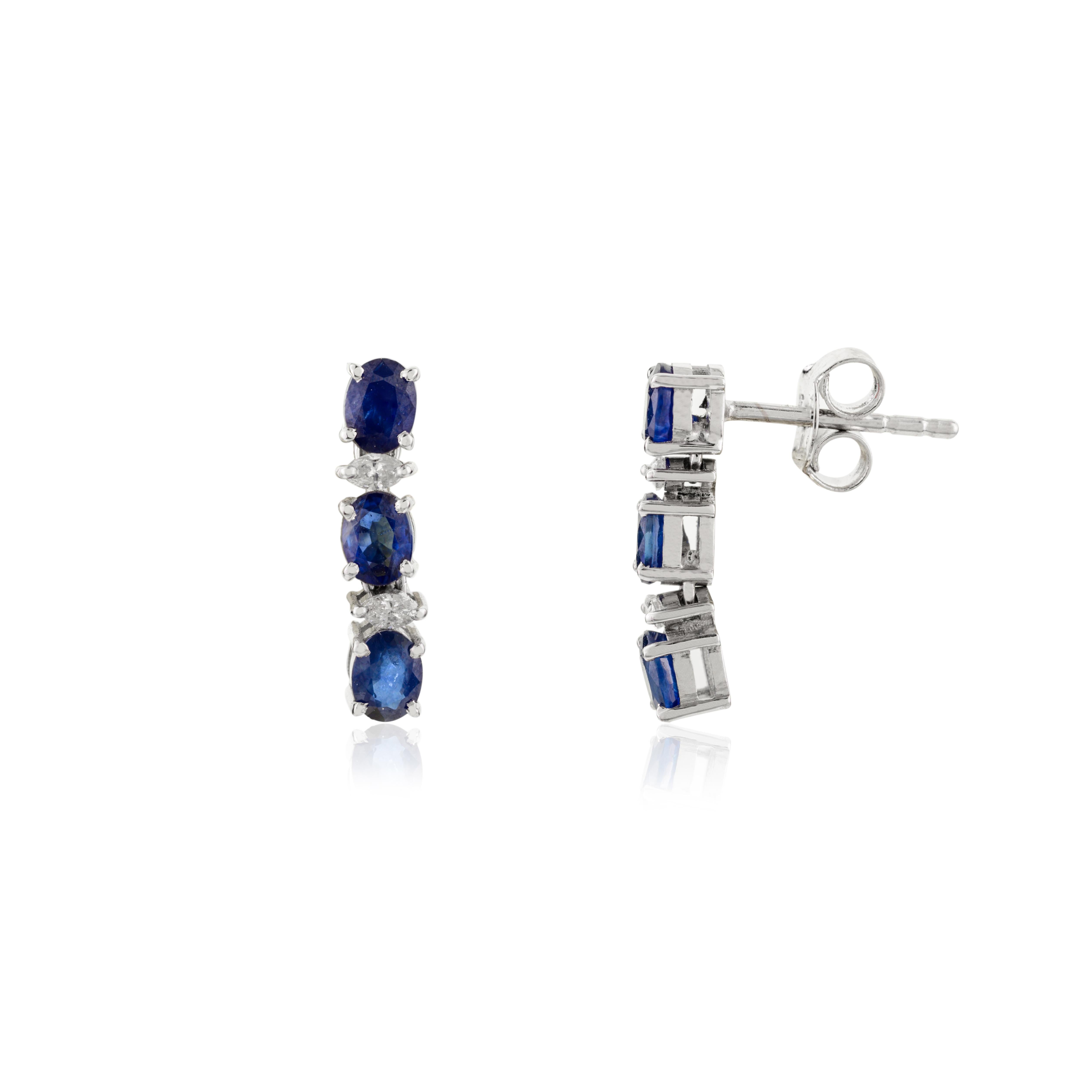 Orecchini pendenti con zaffiro blu in stile Art Deco e diamante a raggiera in oro bianco 14k In condizioni Nuovo in vendita a New York, NY