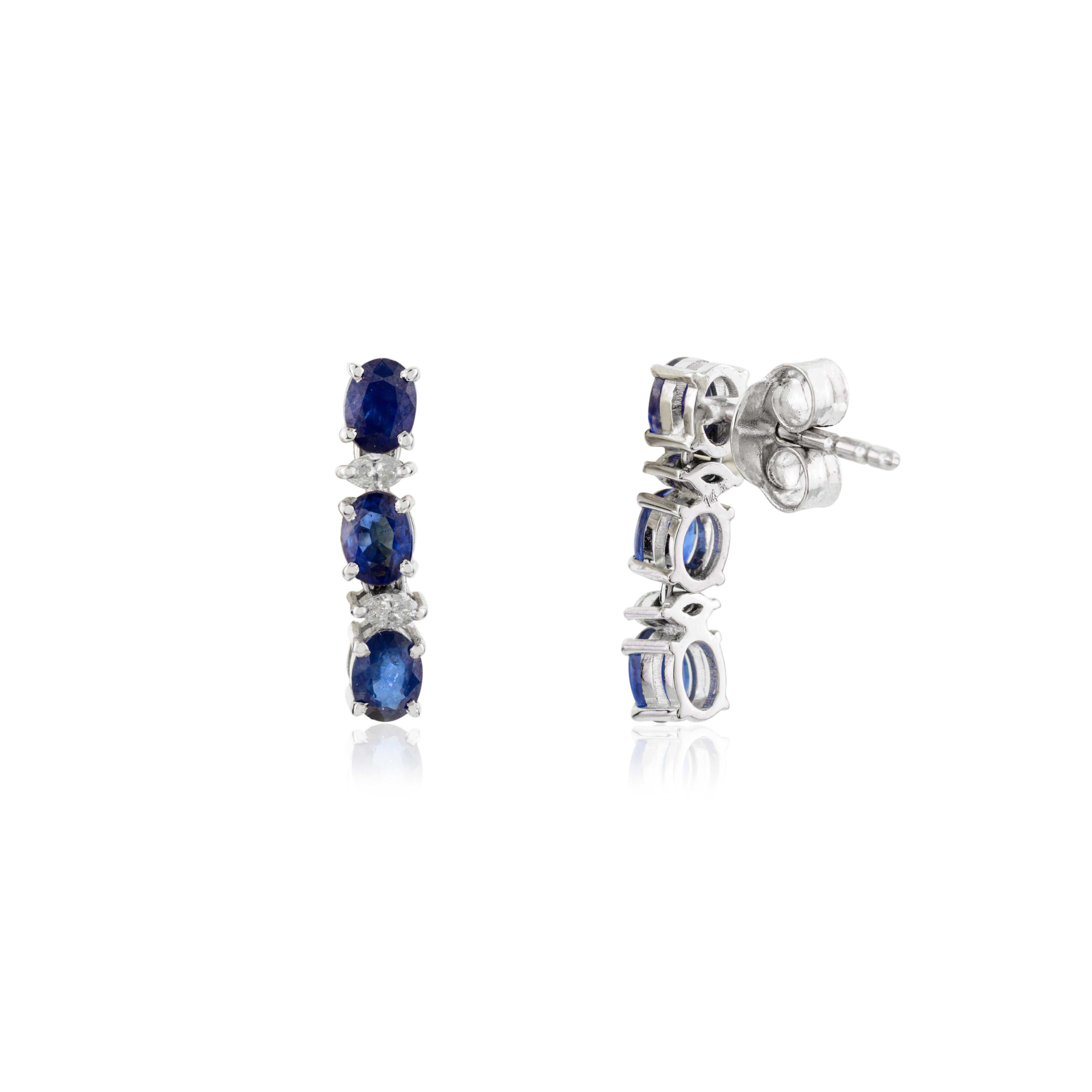 Orecchini pendenti con zaffiro blu in stile Art Deco e diamante a raggiera in oro bianco 14k in vendita 1