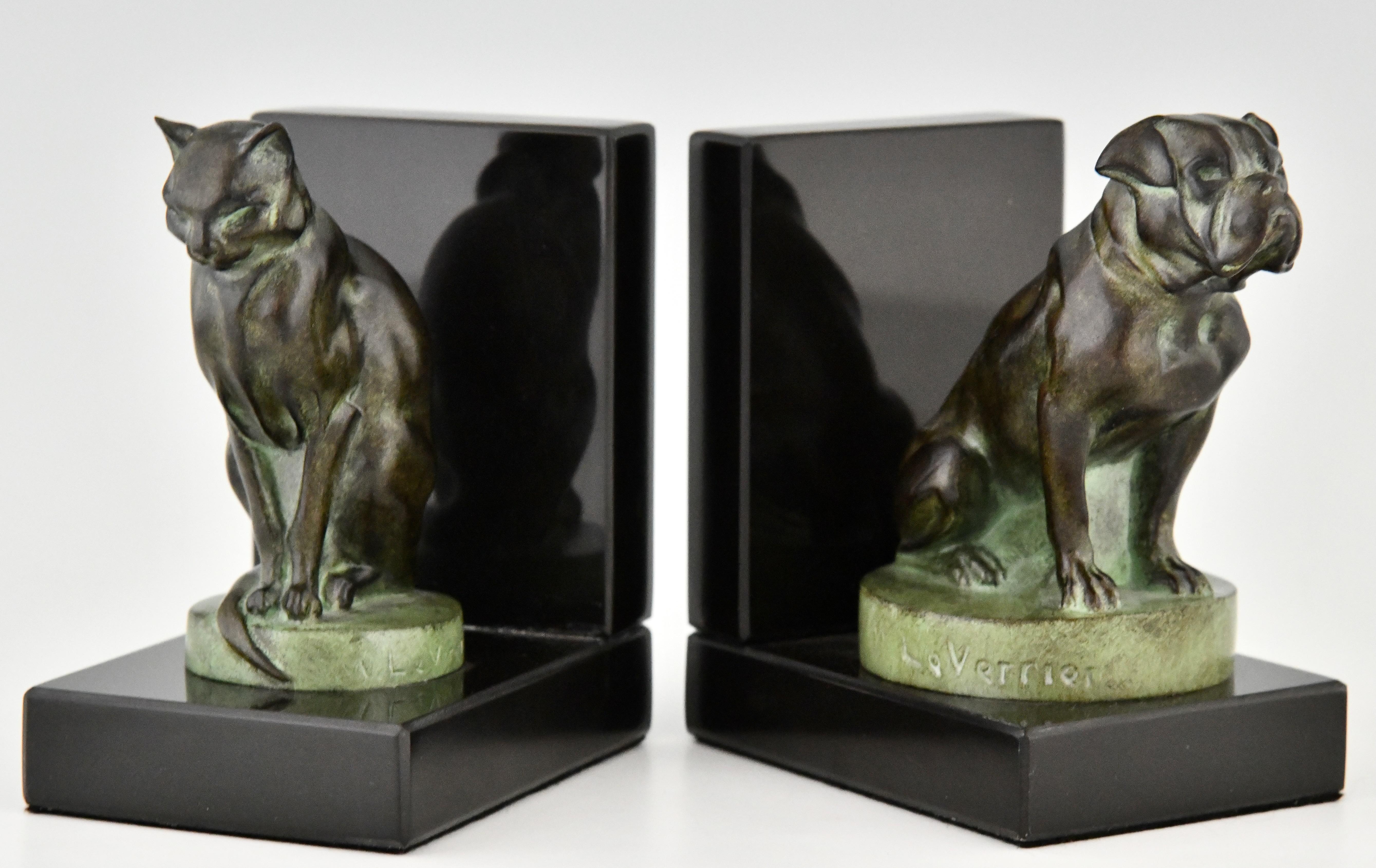 Art Déco Fermalibri in stile Art Deco con cane e gatto firmati da Max Le Verrier. in vendita