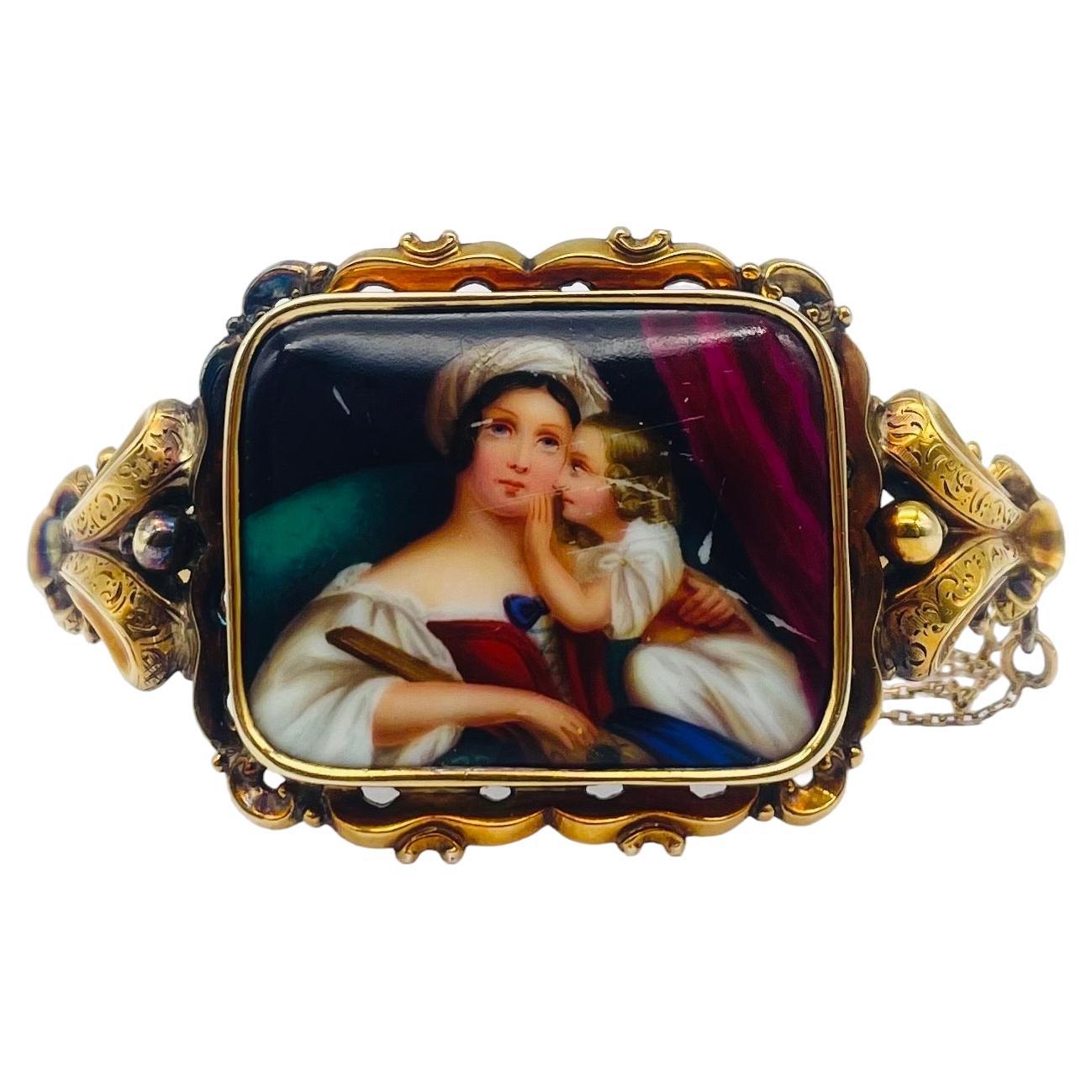 Biedermeier bracelet porcelain, meticulously crafted  in 14k yellow gold.  In Good Condition For Sale In Berlin, BE