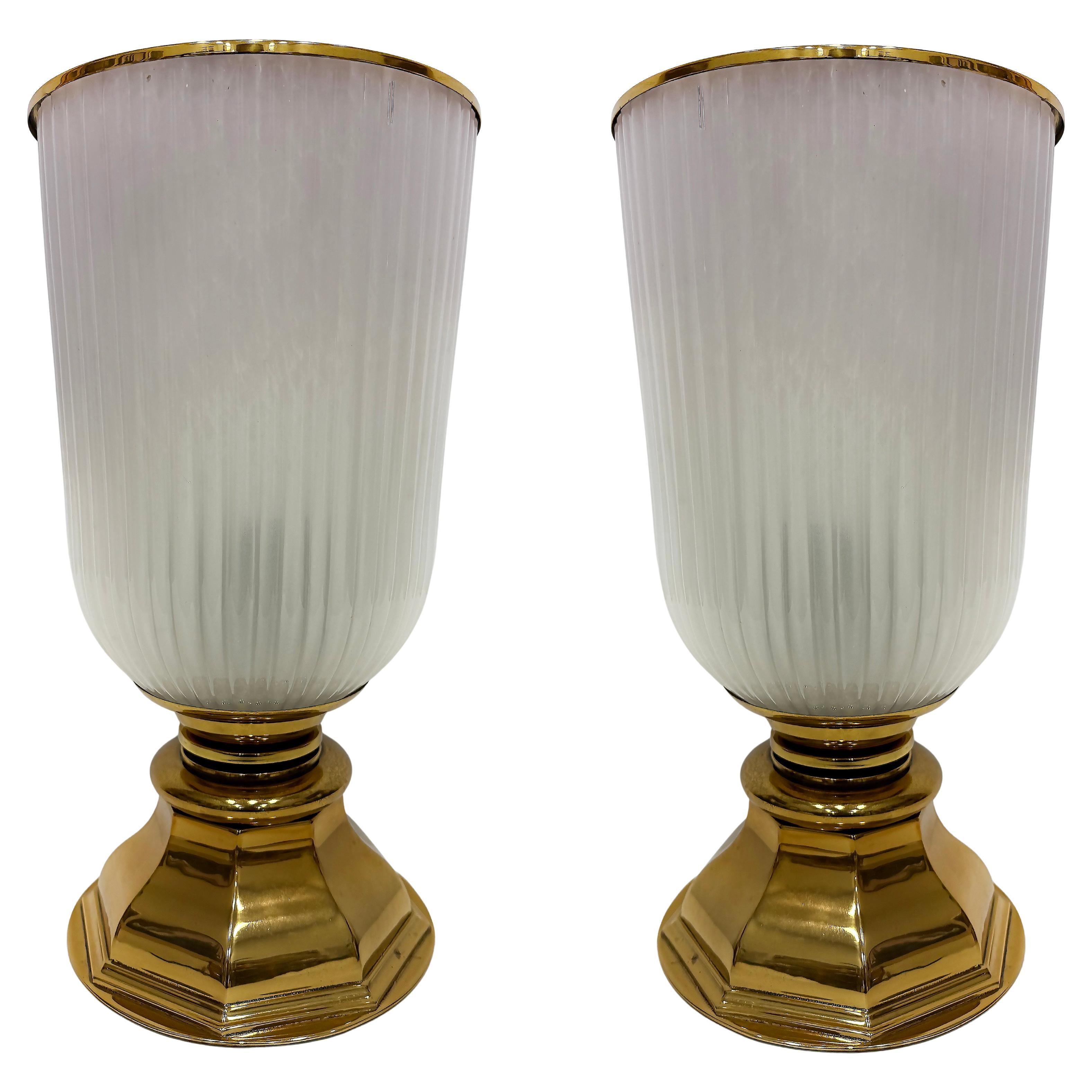 Paire de lampes de table torchères en laiton et verre de style Art Déco en vente