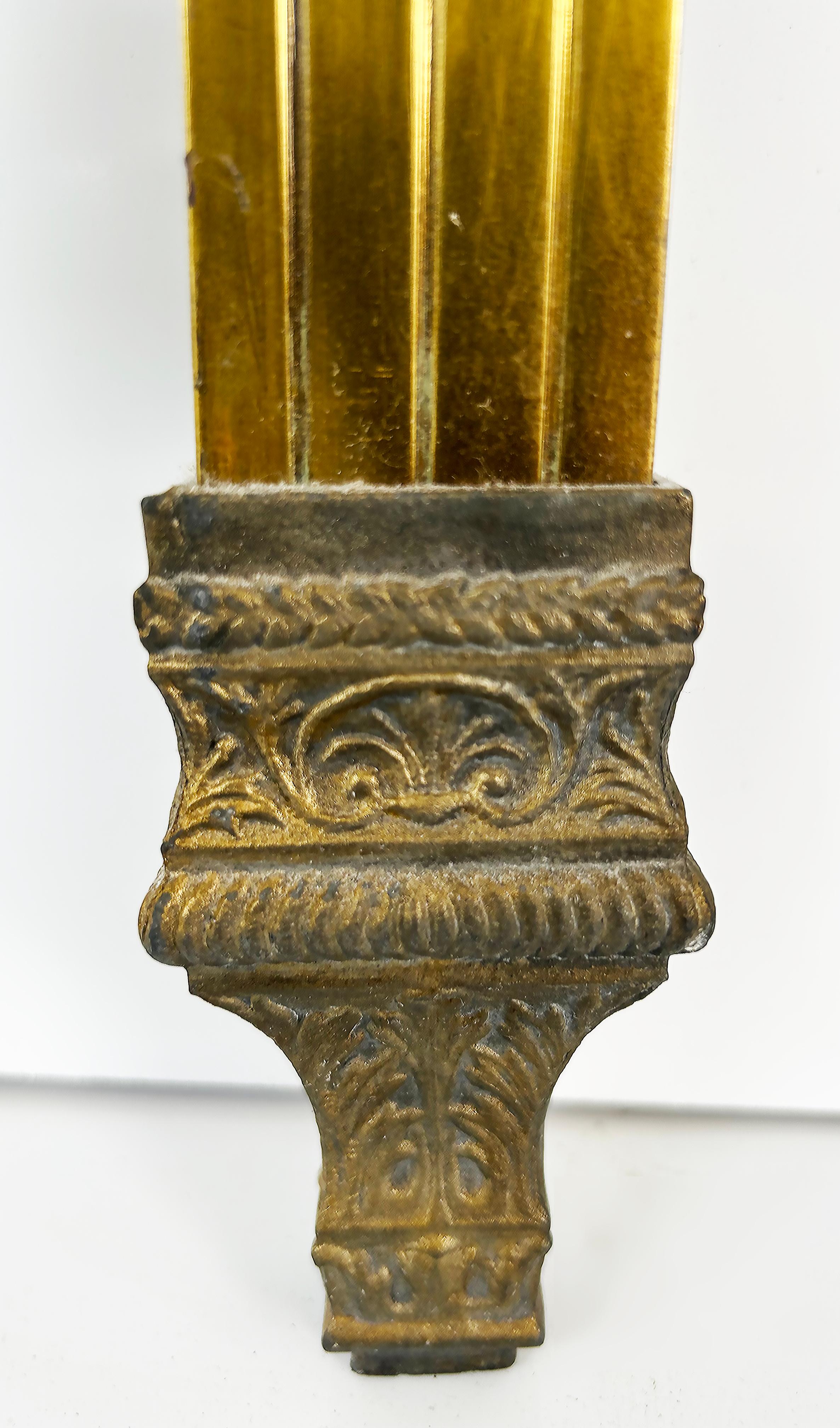 Art Deco Stil Messing King Size Kopfteil mit stilisierter Urne/Acanthus Design  (Metall) im Angebot