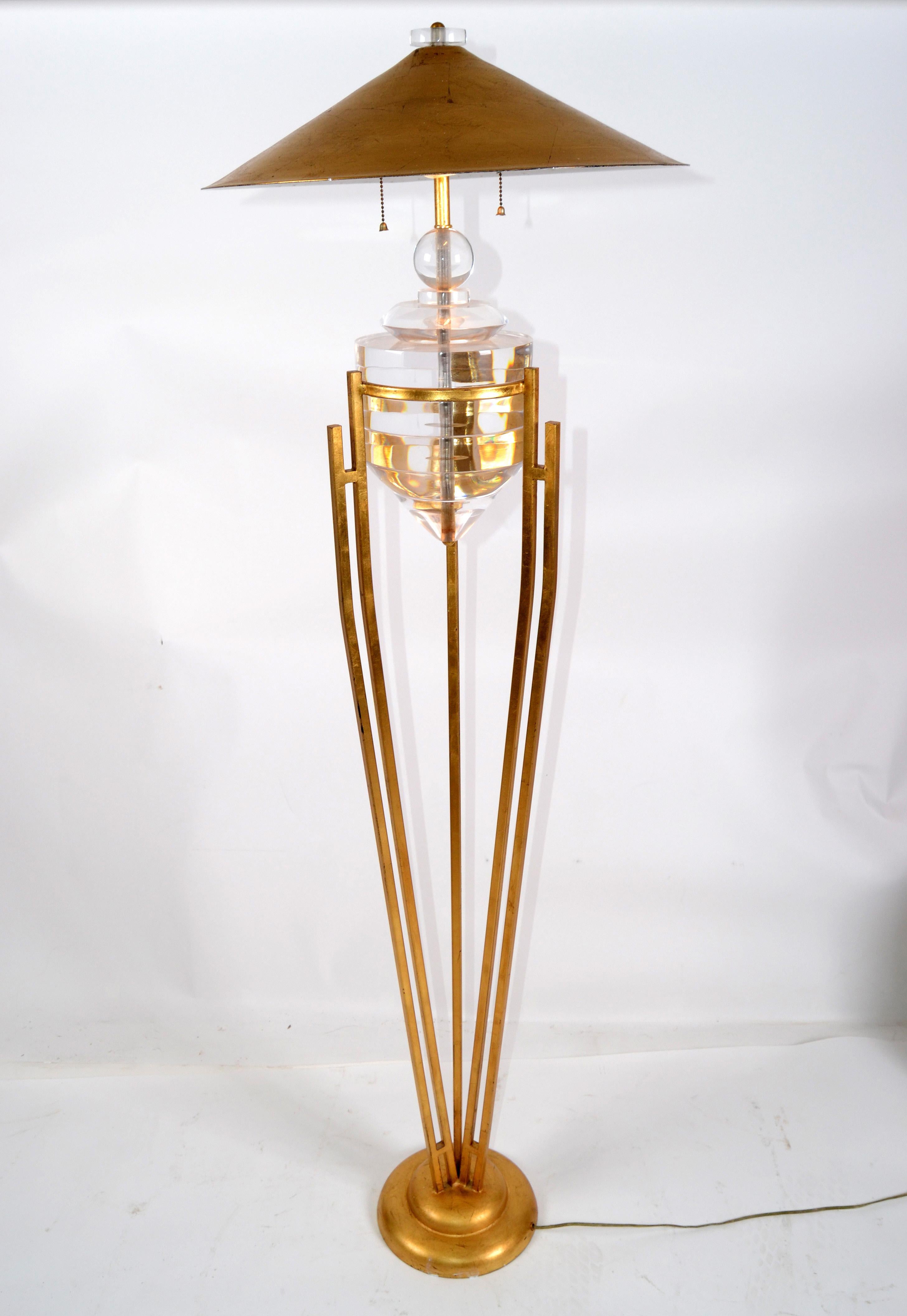 Tall Art Deco style floor lamp in gold metal, brass, and Lucite module from the 1950s.
Has a 2 socket light with pull strings and comes with the matching shade.
Takes two halogen light bulbs with max. 45 watts.
 