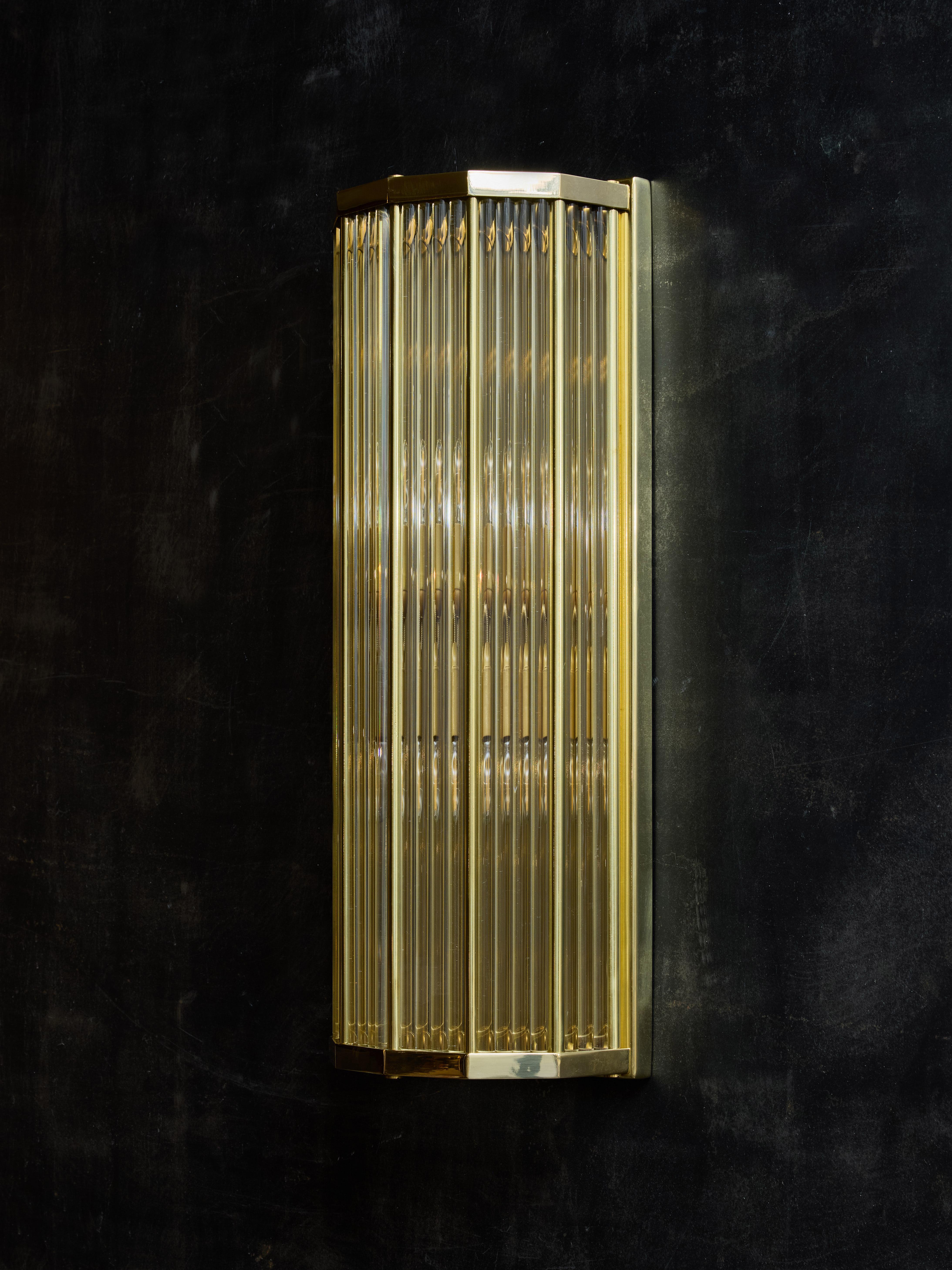 Apliques de latón estilo Art Déco con varillas de cristal Italiano en venta