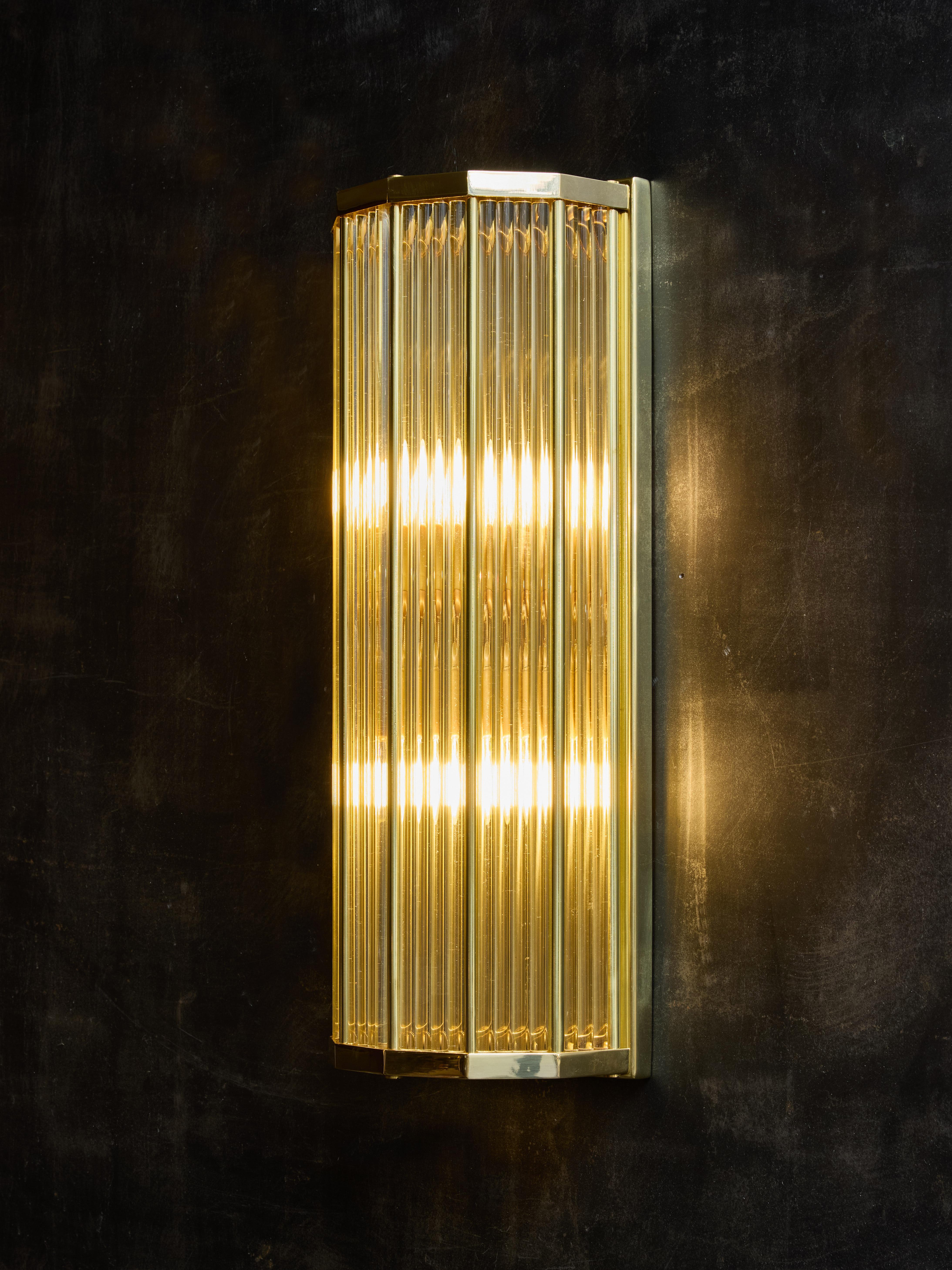 Apliques de latón estilo Art Déco con varillas de cristal en Nuevo estado para la venta en Saint-Ouen, IDF