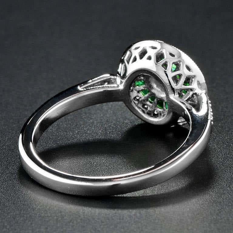 Women's or Men's Art Deco Style Brilliant Diamond & Green Emerald Engagement Platinum Ring For Sale