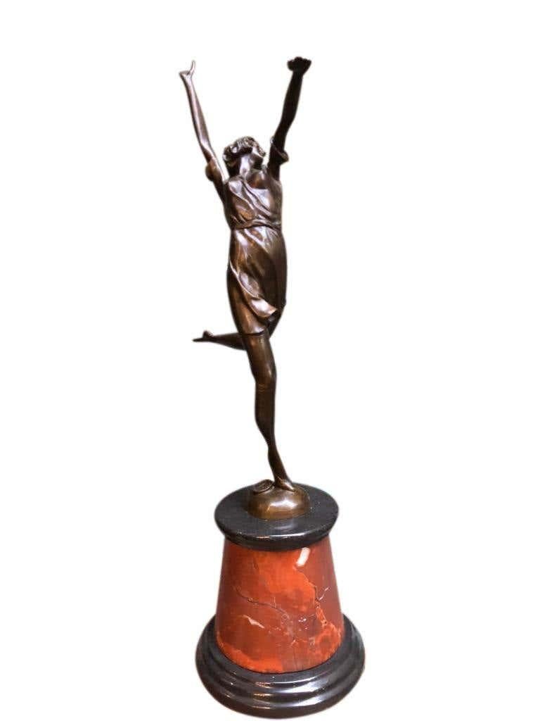 Français Danseuse en bronze de style Art déco par Bruno Zach, 20e siècle
