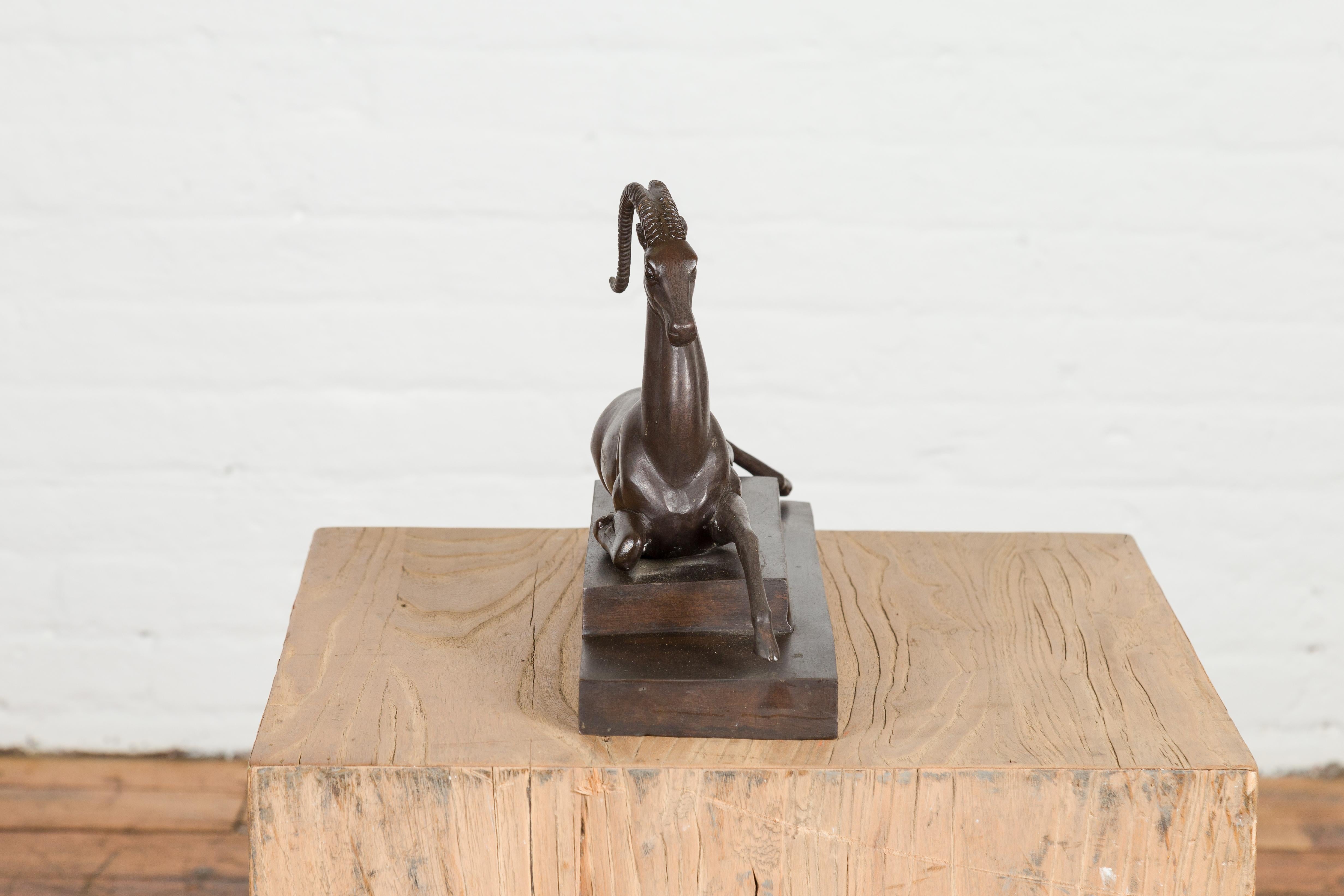 Bronze Gazelle im Art-déco-Stil auf gestufter Sockel nach Pierre Le Faguays 6