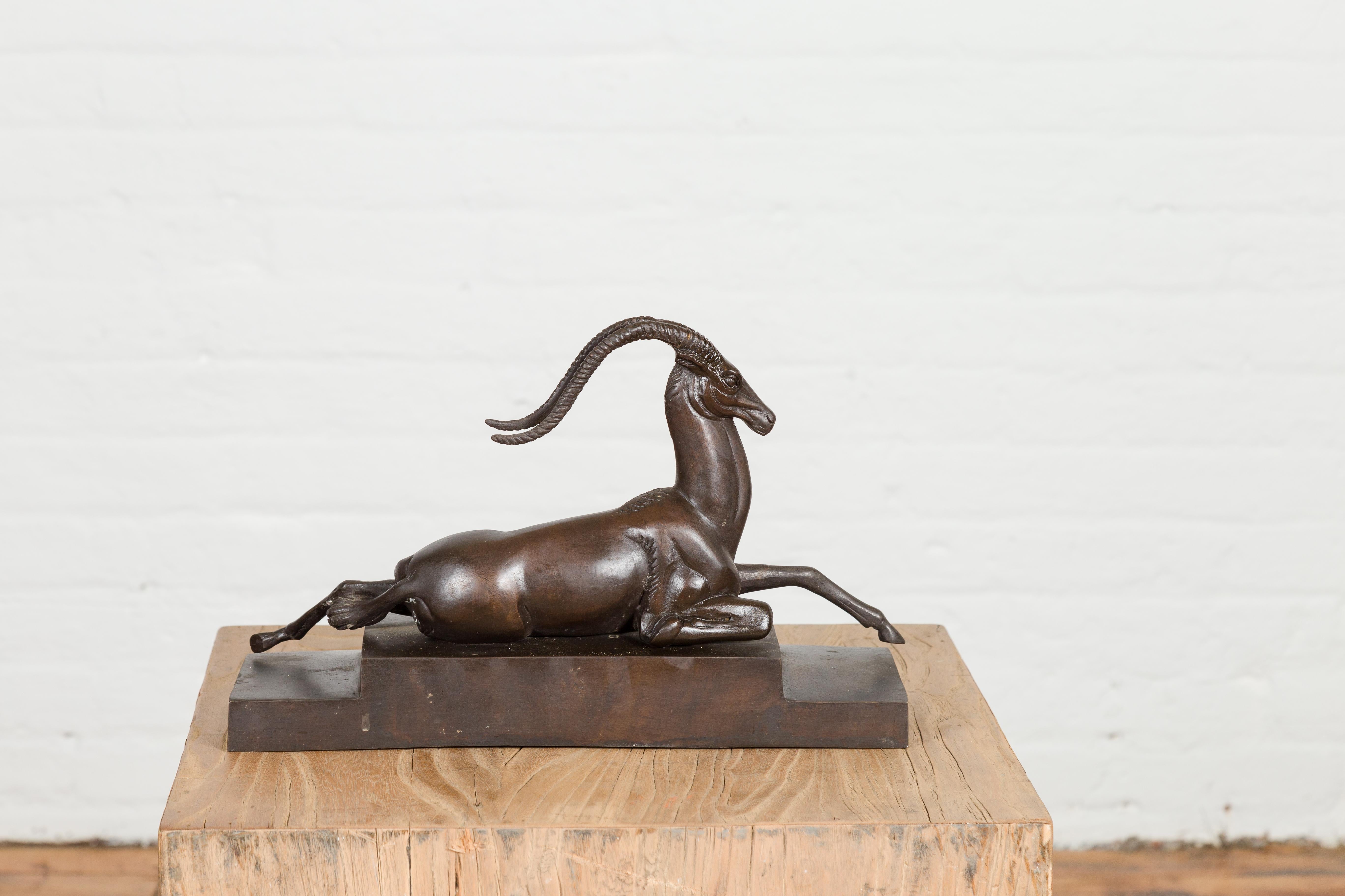 Bronze Gazelle im Art-déco-Stil auf gestufter Sockel nach Pierre Le Faguays 7