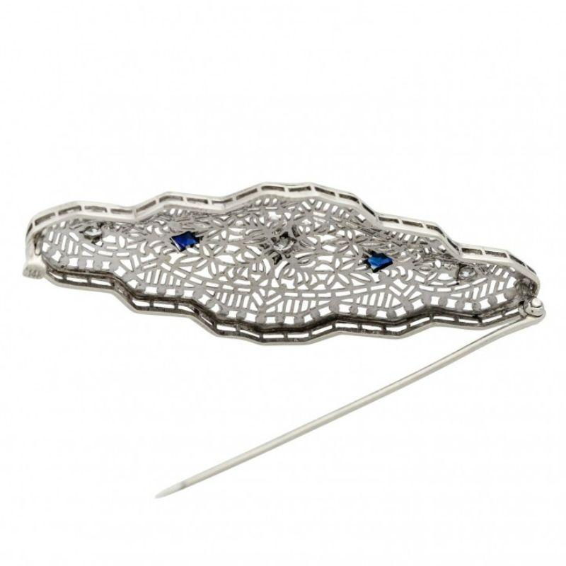 Art Deco Style Brooch with 3 Old European Cut Diamonds In Good Condition For Sale In Stuttgart, BW