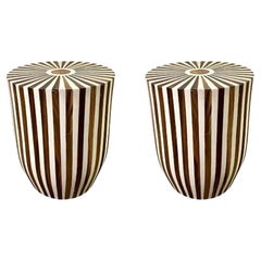 Brauner und weißer zylindrischer Tisch oder Hocker aus Nussbaumharz im Art-Deco-Stil, ein Paar
