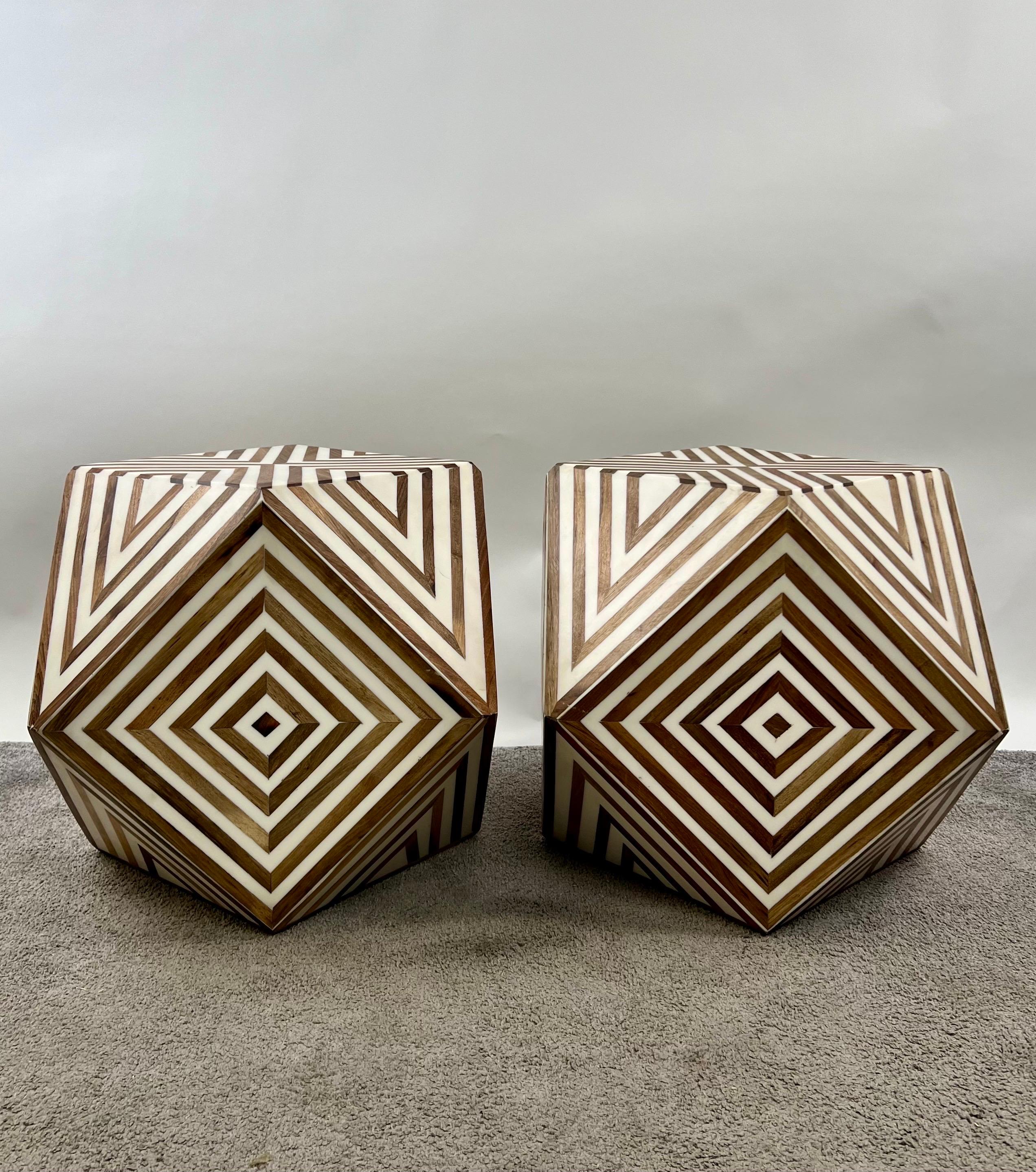 20th Century Art Deco Style Brown & White Sculptural Resin & Walnut Side or End Table, a Pair For Sale