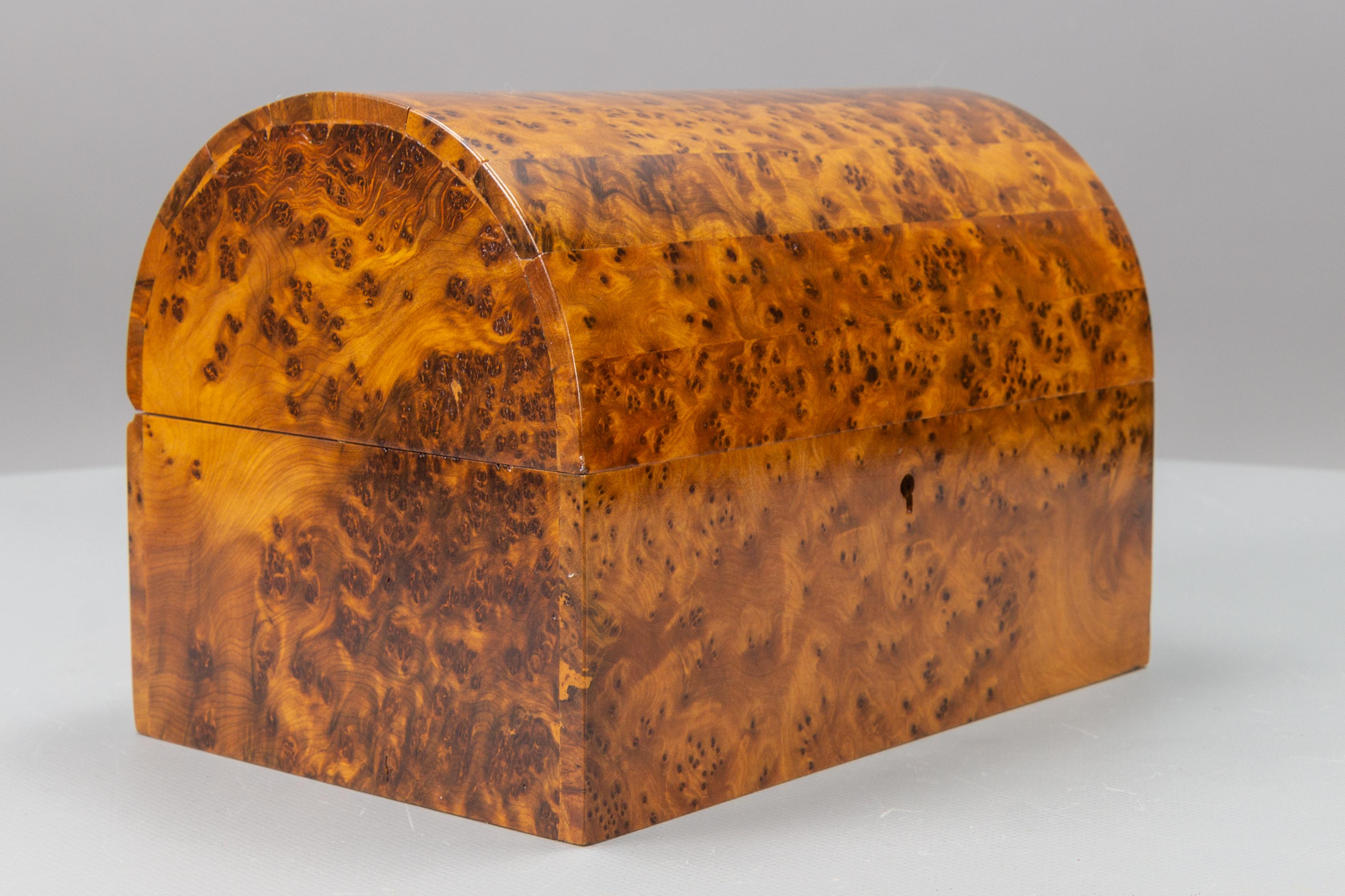 Art Deco style birch wood burl dome top jewelry box, Germany, circa the 1950s.
A beautiful vintage jewelry box made of birch wood burl with a removable tray - divider with three compartments.
In good condition with some signs of aging and use. The