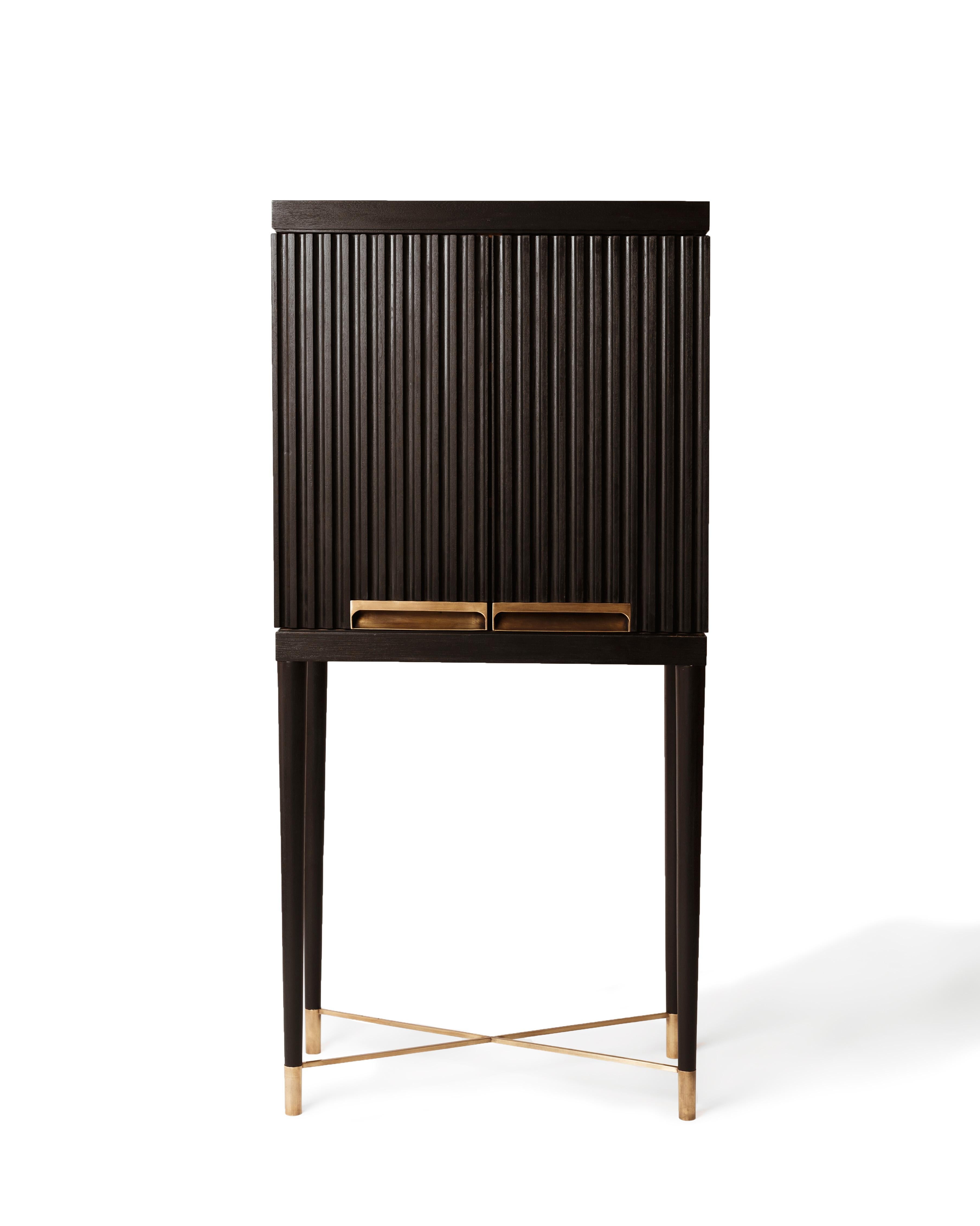 Cabinet made in mahogany and oak woods. The legs and handles are done in bronze, with its dark wood finish, creating the most elegant combination.
It ´s named the Collector ´s Cabinet because it is a piece every amateur or lifelong collector should