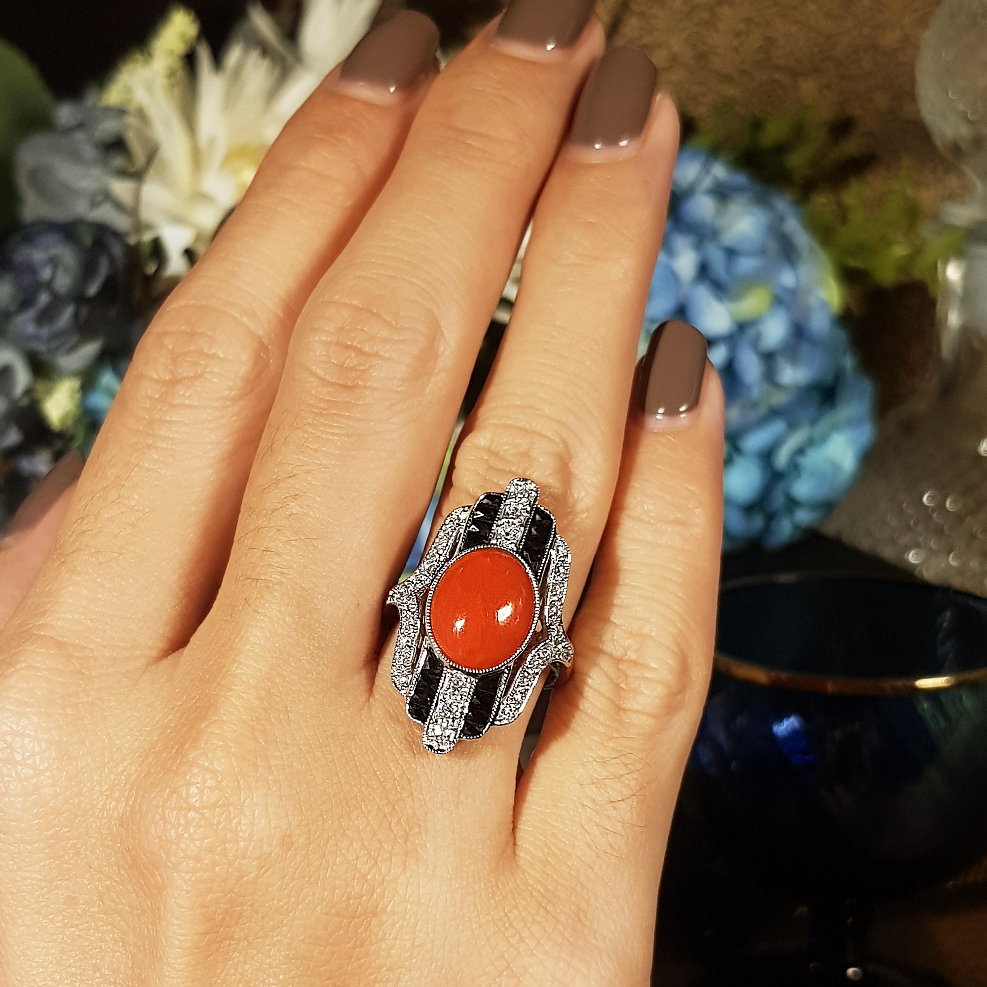 Art Deco Style Cabochon Coral with Diamond and Onyx Cocktail Ring in 14K Gold In New Condition In Bangkok, TH