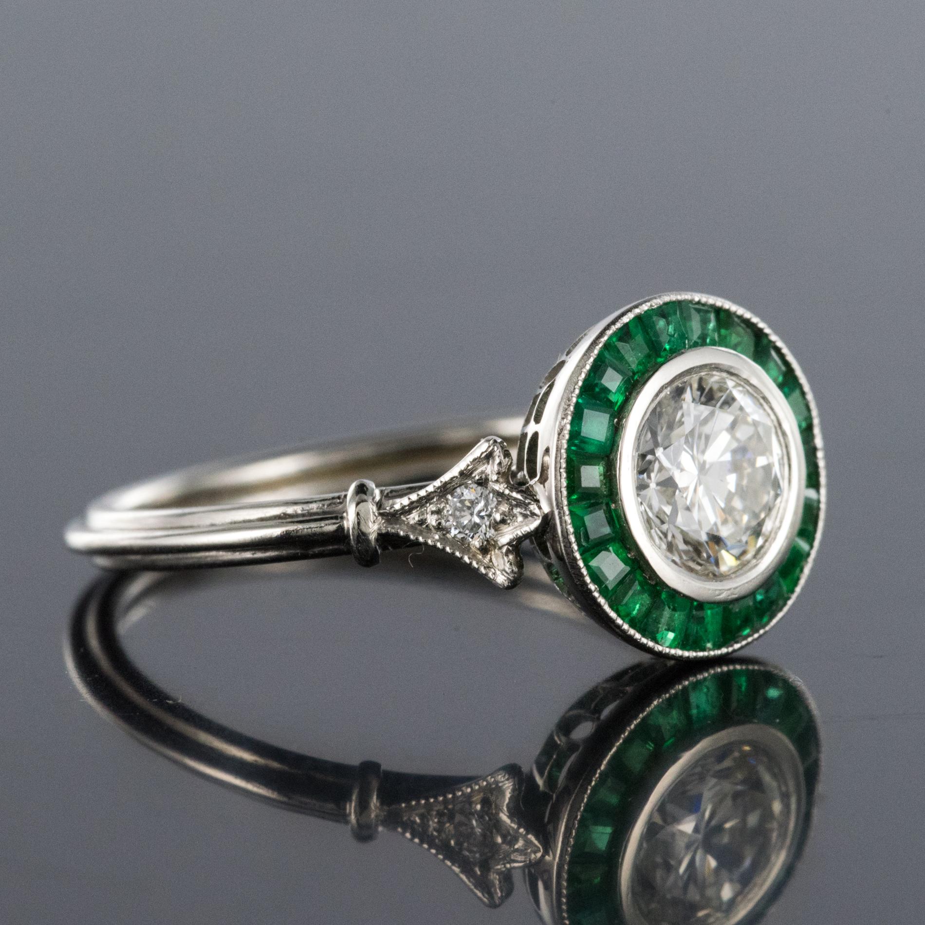 Round Cut Art Deco Style Calibrated Emerald Diamonds Platinium Cluster Ring