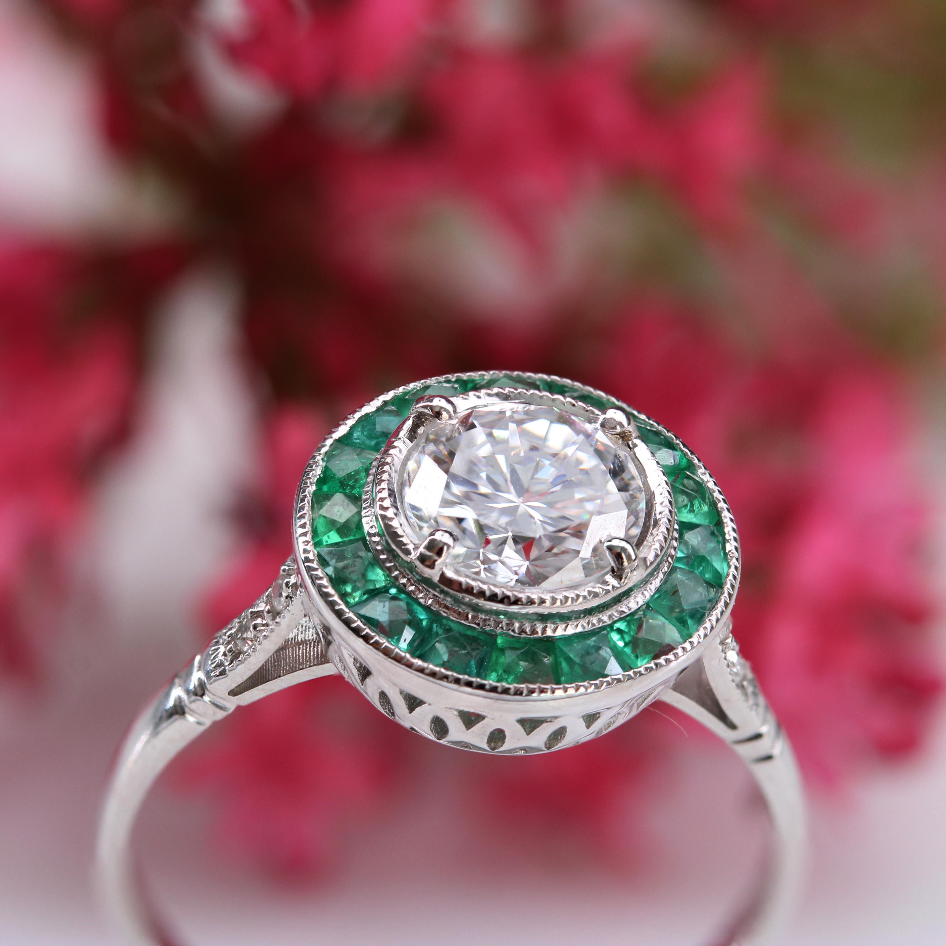 Art Deco Style Calibrated Emerald D.VVS2 Diamonds 18 Karat White Gold Ring For Sale 5