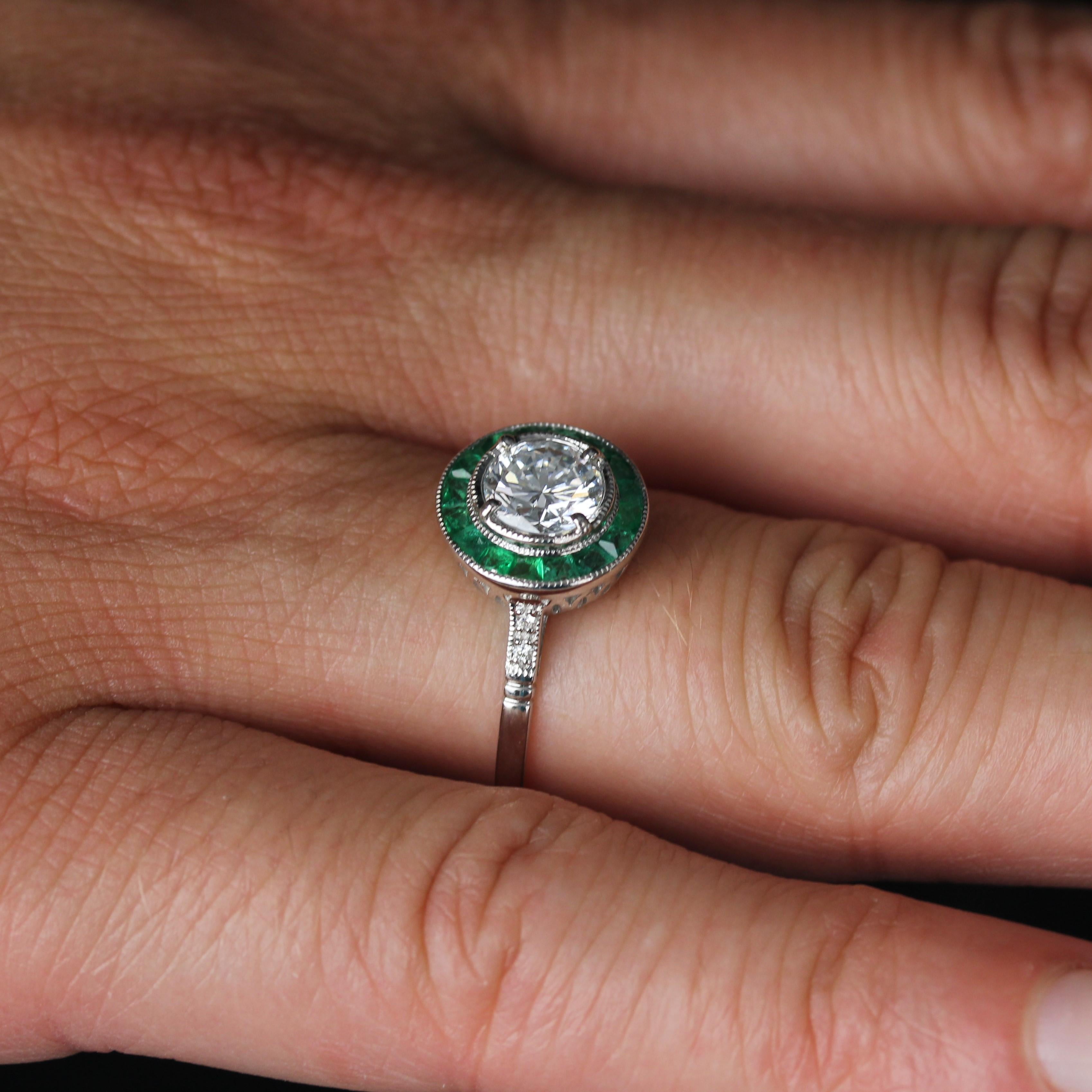 Art Deco Style Calibrated Emerald D.VVS2 Diamonds 18 Karat White Gold Ring For Sale 7